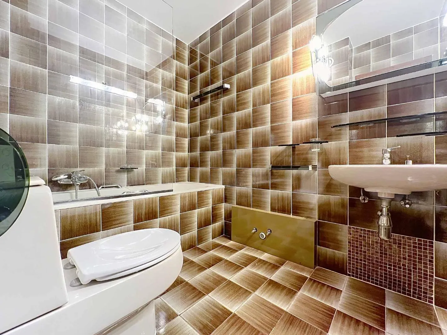 Attico con 2,5 stanze, grande balcone e vista lago - Foto 6 di 7