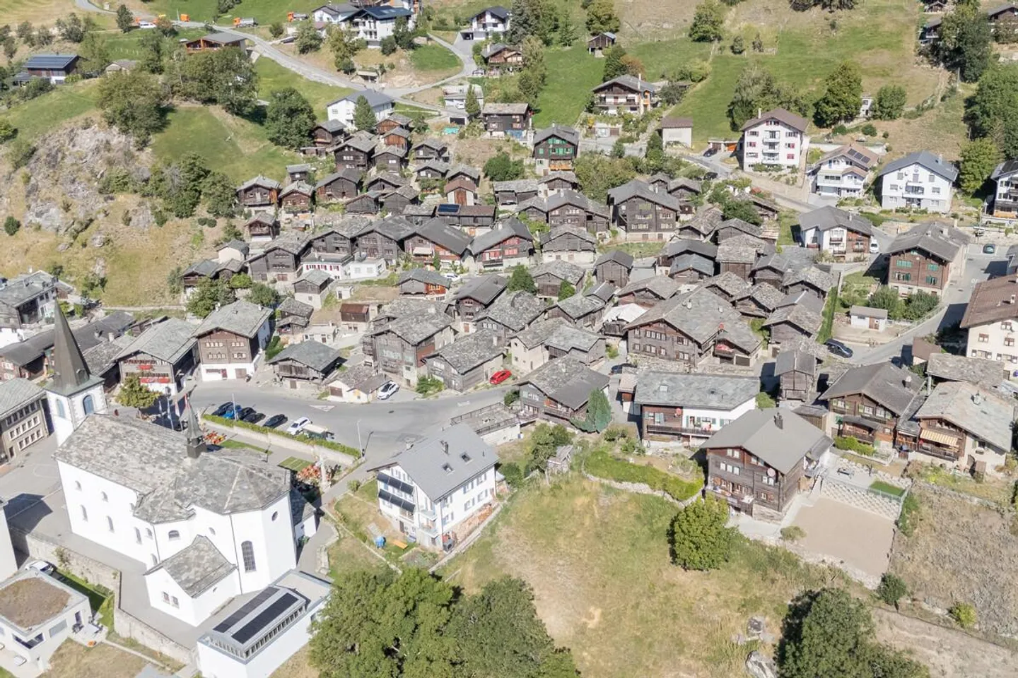 Casa unifamiliare ben tenuta con appartamento separato e molto potenziale - Foto 24 di 25