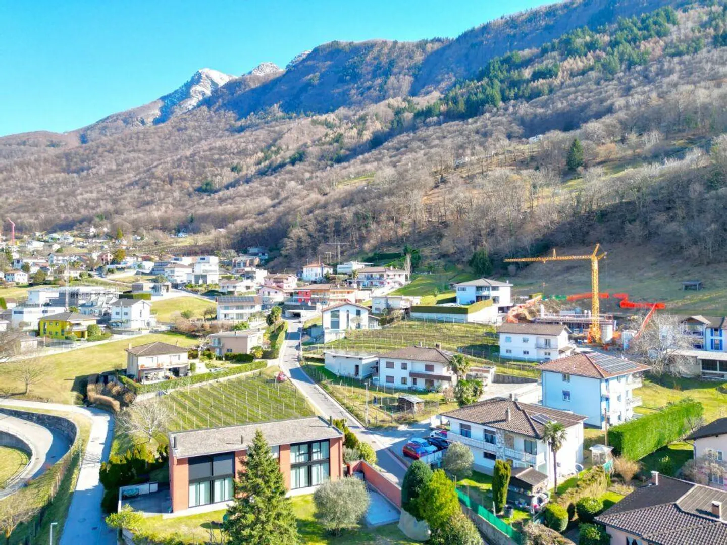 Casa bifamiliare con due appartamenti indipendenti a Sant'Antonino - Foto 1 di 16