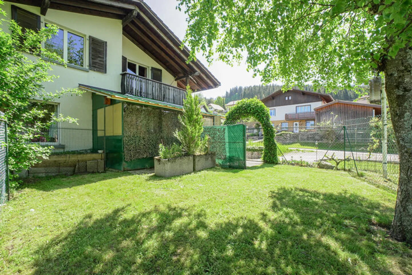 PLATZ ZUM LEBEN ? MIT GARTEN, AUSBLICK UND AUSBAUPOTENZIAL - Foto 1 von 8