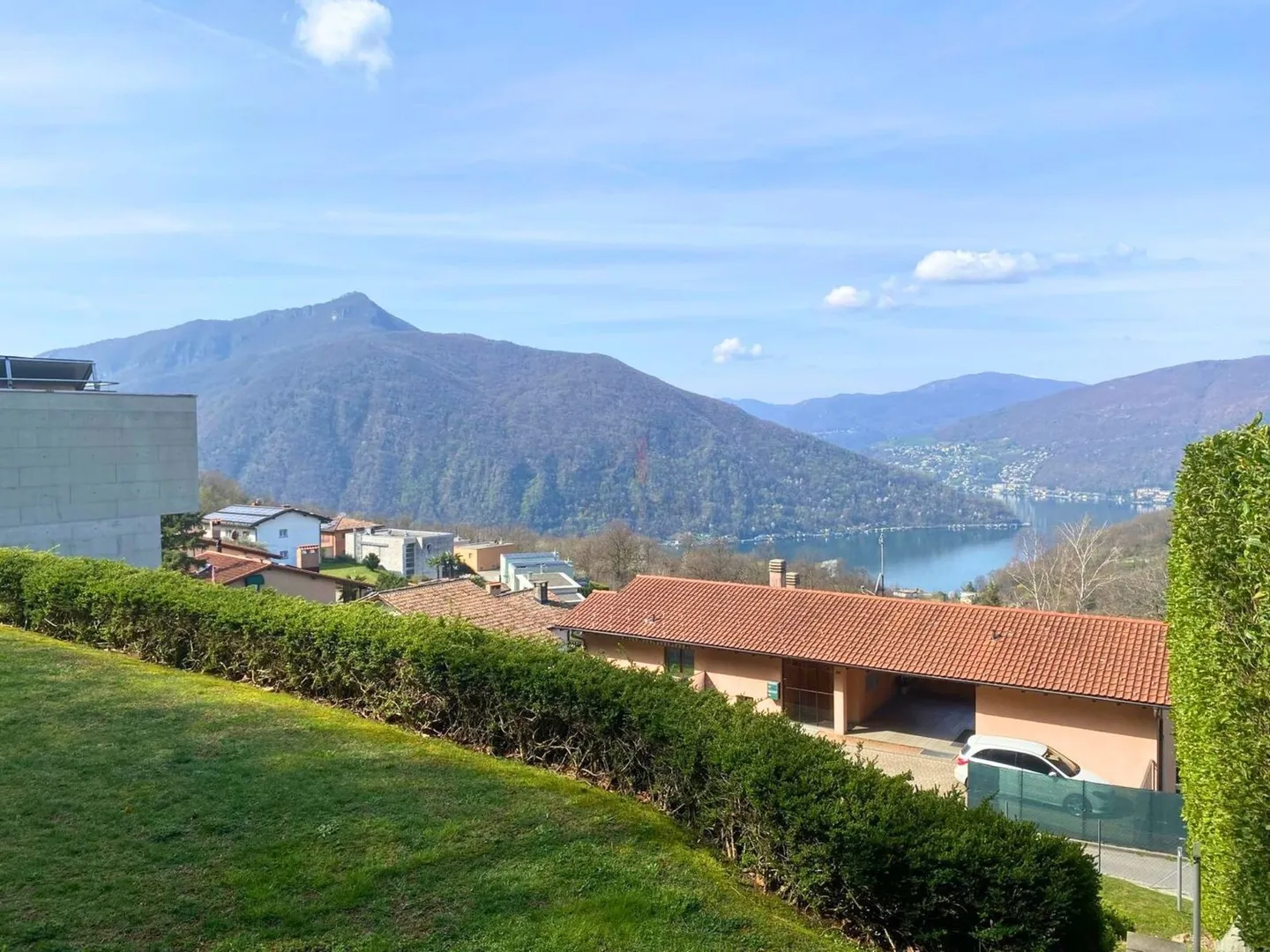 BAUEN SIE IHR HAUS MIT SEEBLICK - Foto 1 von 10