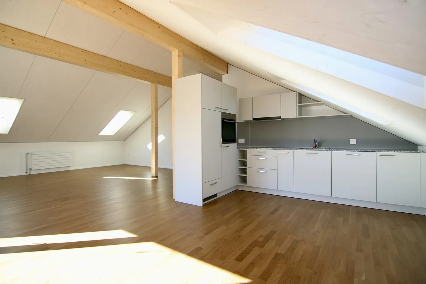 Erstbezug - 3.5-Zimmer Dachwohnung zu vermieten - Foto 1 di 5