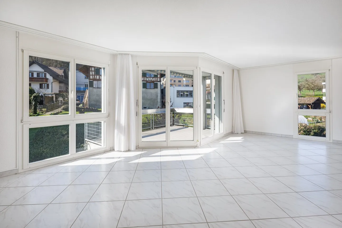 Helles Apartment mit Balkon - Foto 1 von 9