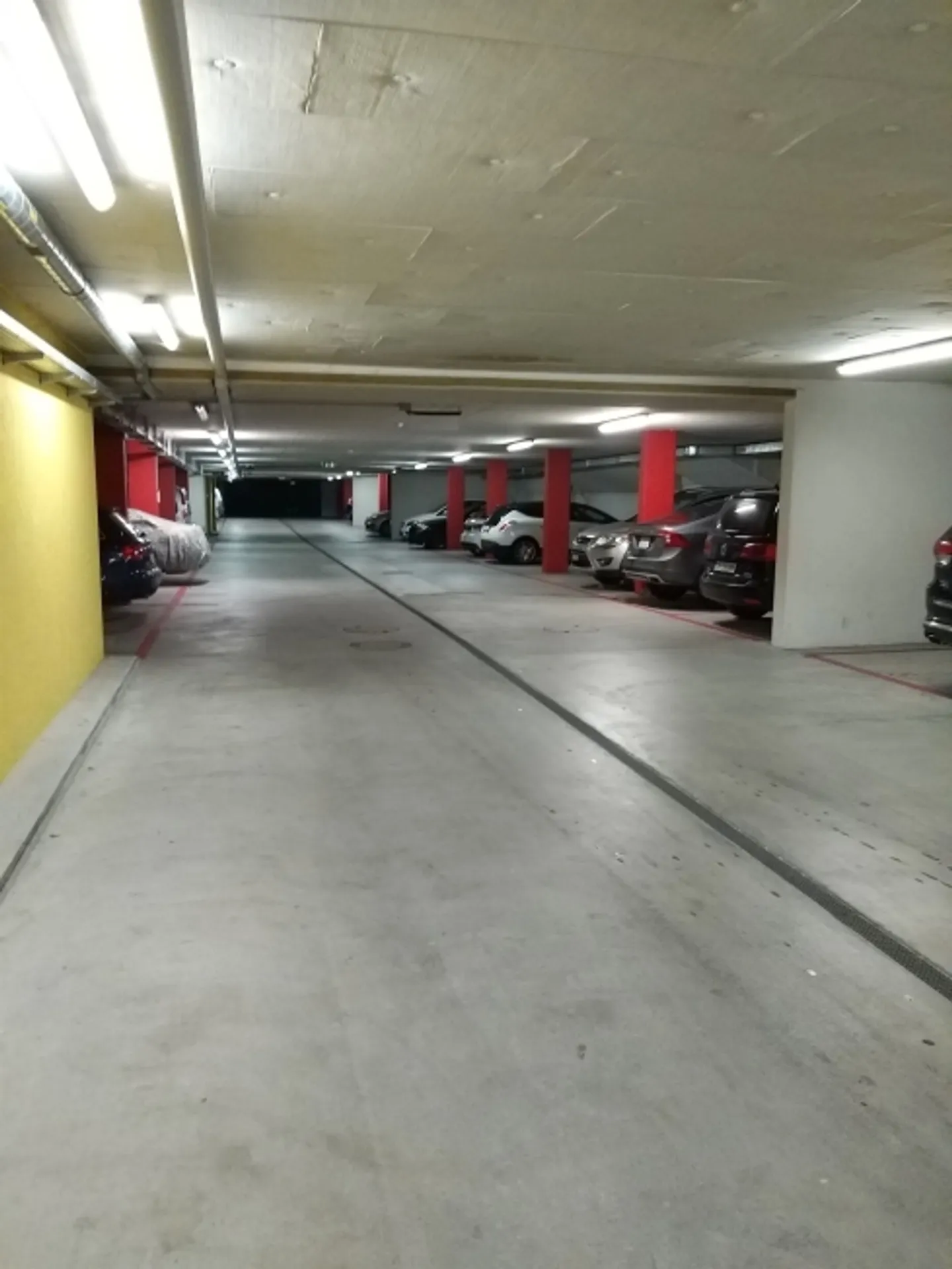 «Motorradplatz in geschlossener Einstellhalle zu vermieten» - Foto 1 von 2