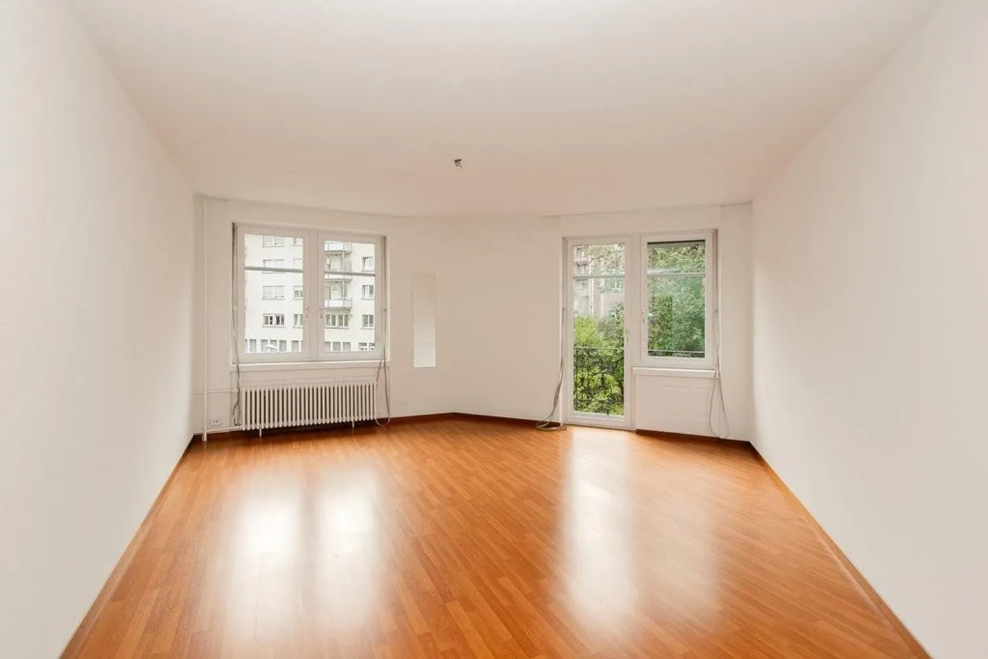 Moderne 3.5-Zimmer-Wohnung an top Lage - Foto 2 von 8