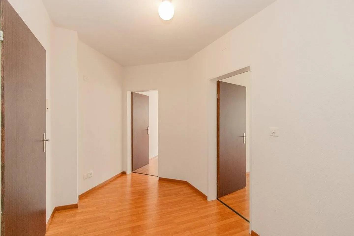 Moderne 3.5-Zimmer-Wohnung an top Lage - Foto 8 von 8