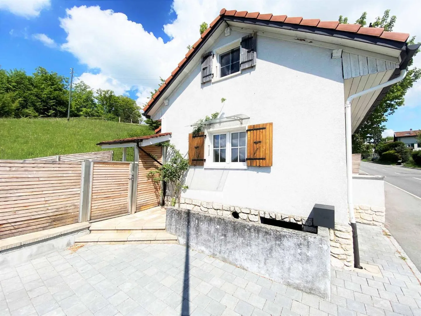 Charming detached house - Photo 1 of 9