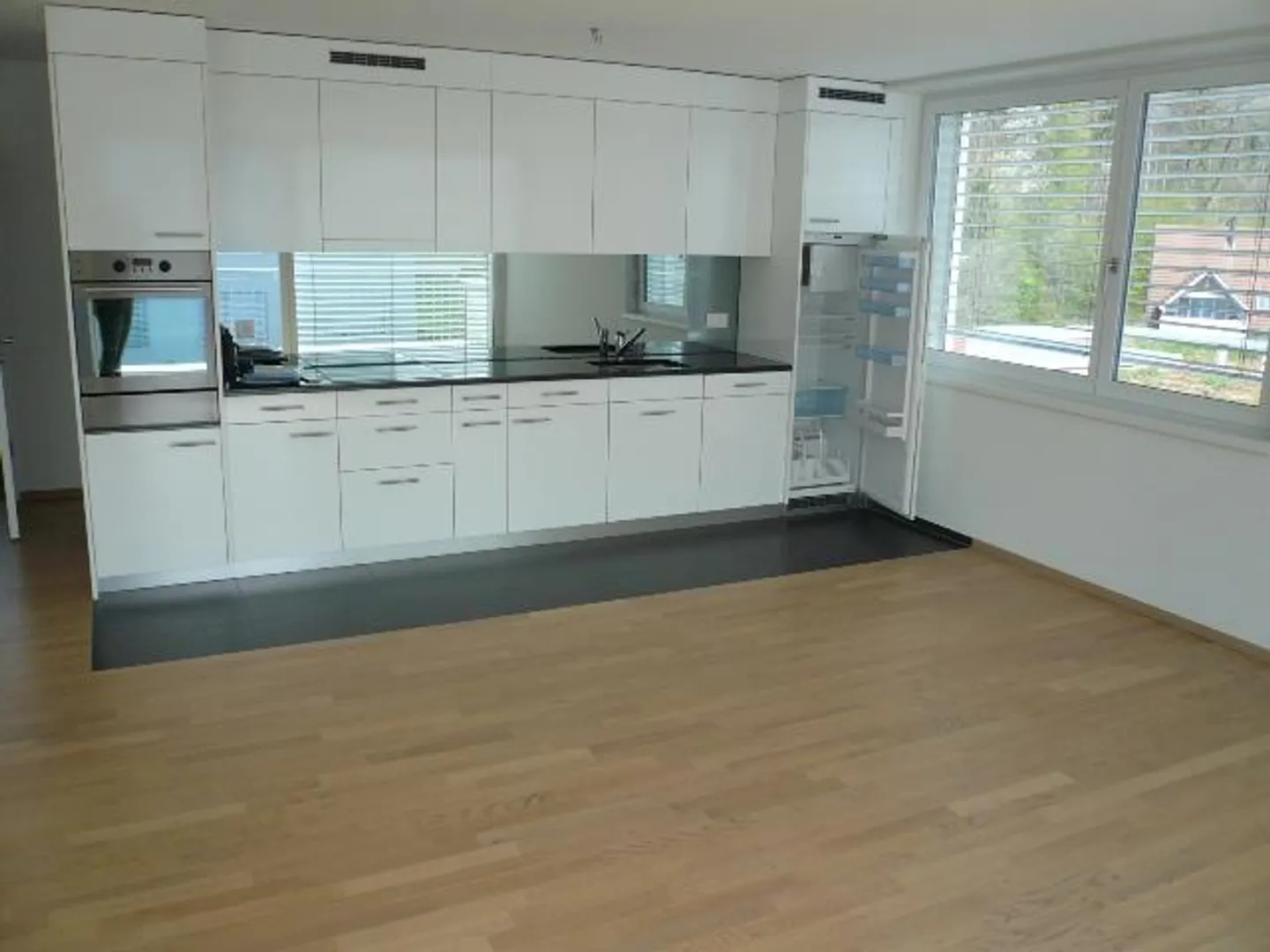 Apartment with a view of greenery! - Photo 4 of 7