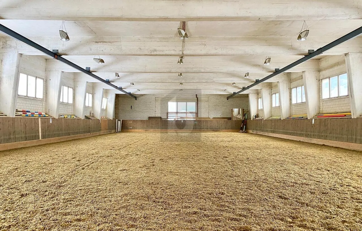 RIDING HALL IN CO-OWNERSHIP - Photo 2 of 6