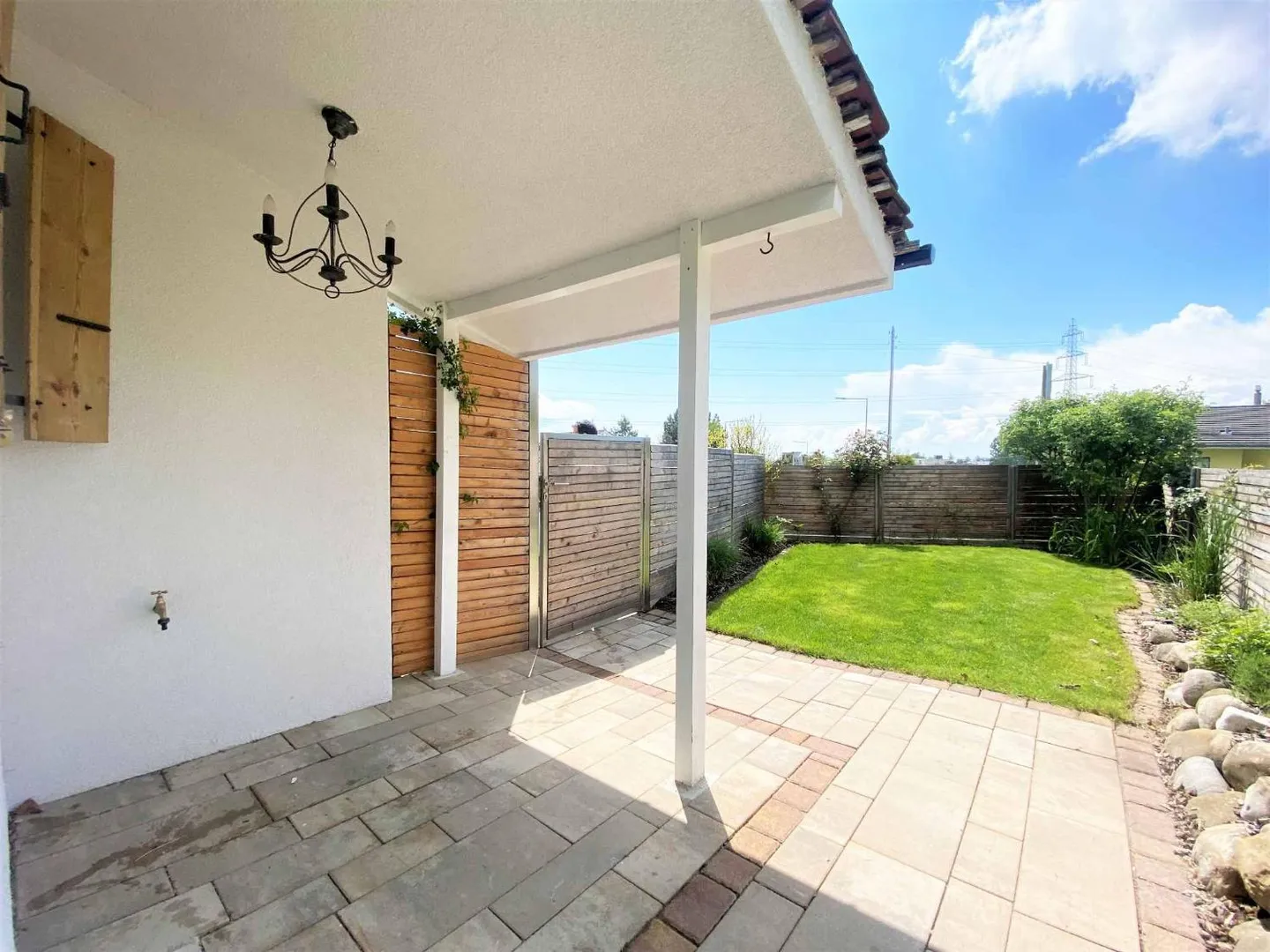 Charming detached house - Photo 8 of 9
