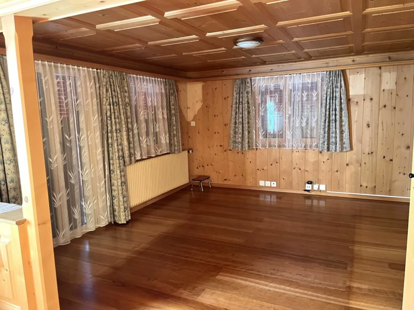 Ampio appartamento familiare di 4,5 locali con balcone e giardino nel centro del villaggio di Fiesch - Foto 3 di 7