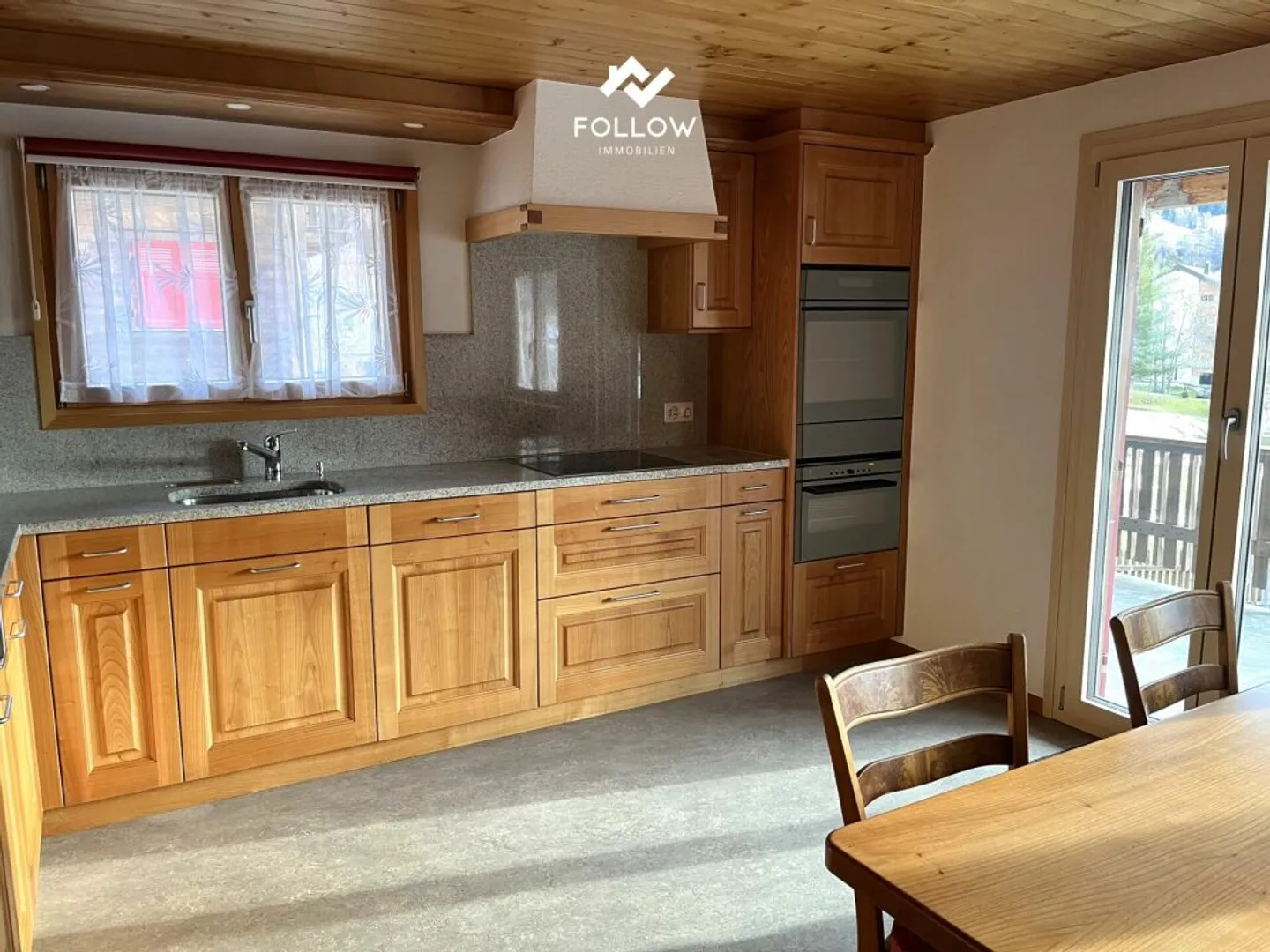 Ampio appartamento familiare di 4,5 locali con balcone e giardino nel centro del villaggio di Fiesch - Foto 5 di 7