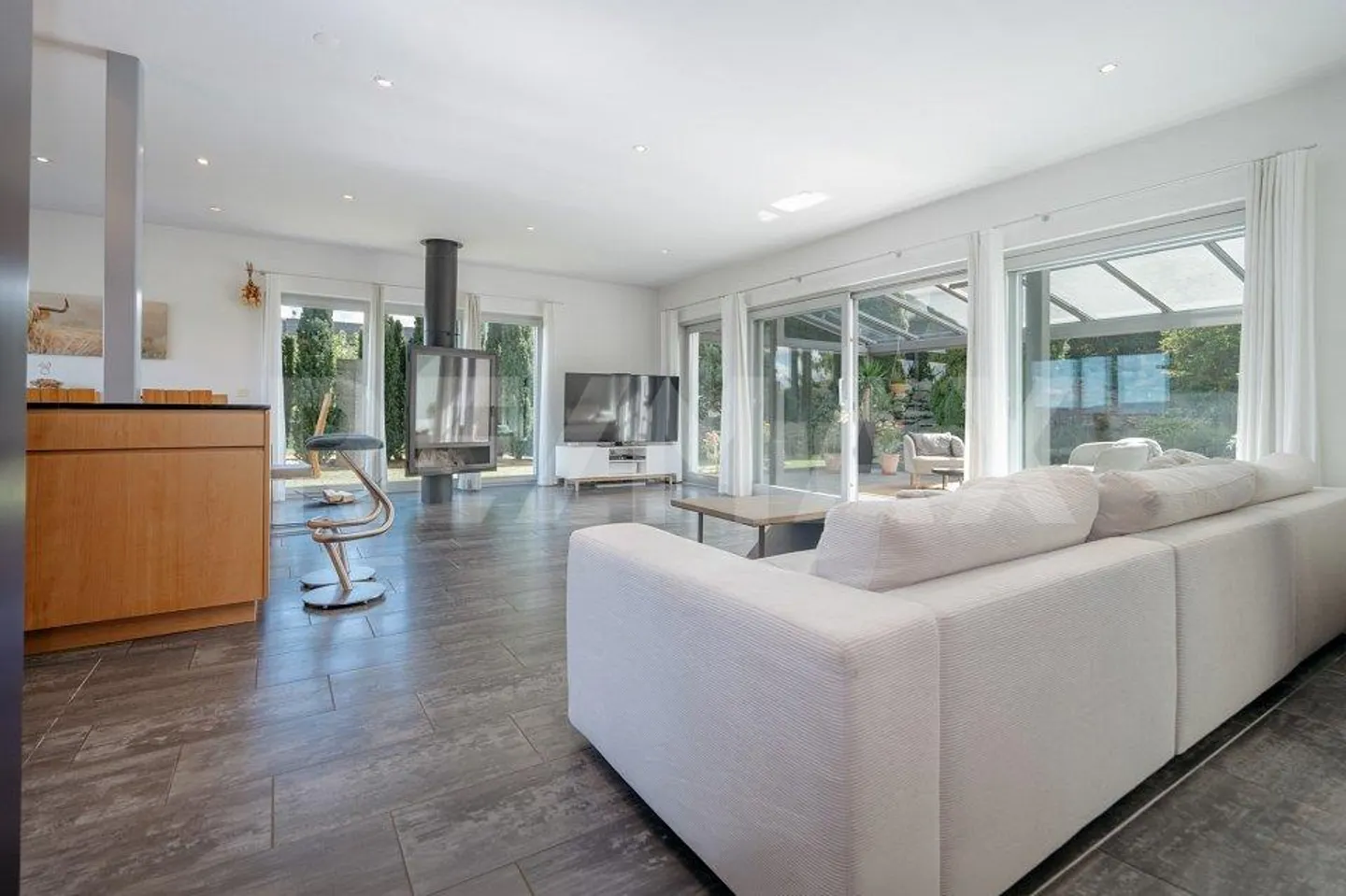 Où la lumière et le panorama façonnent les espaces : Maison individuelle au Heitersberg - Photo 4 sur 13