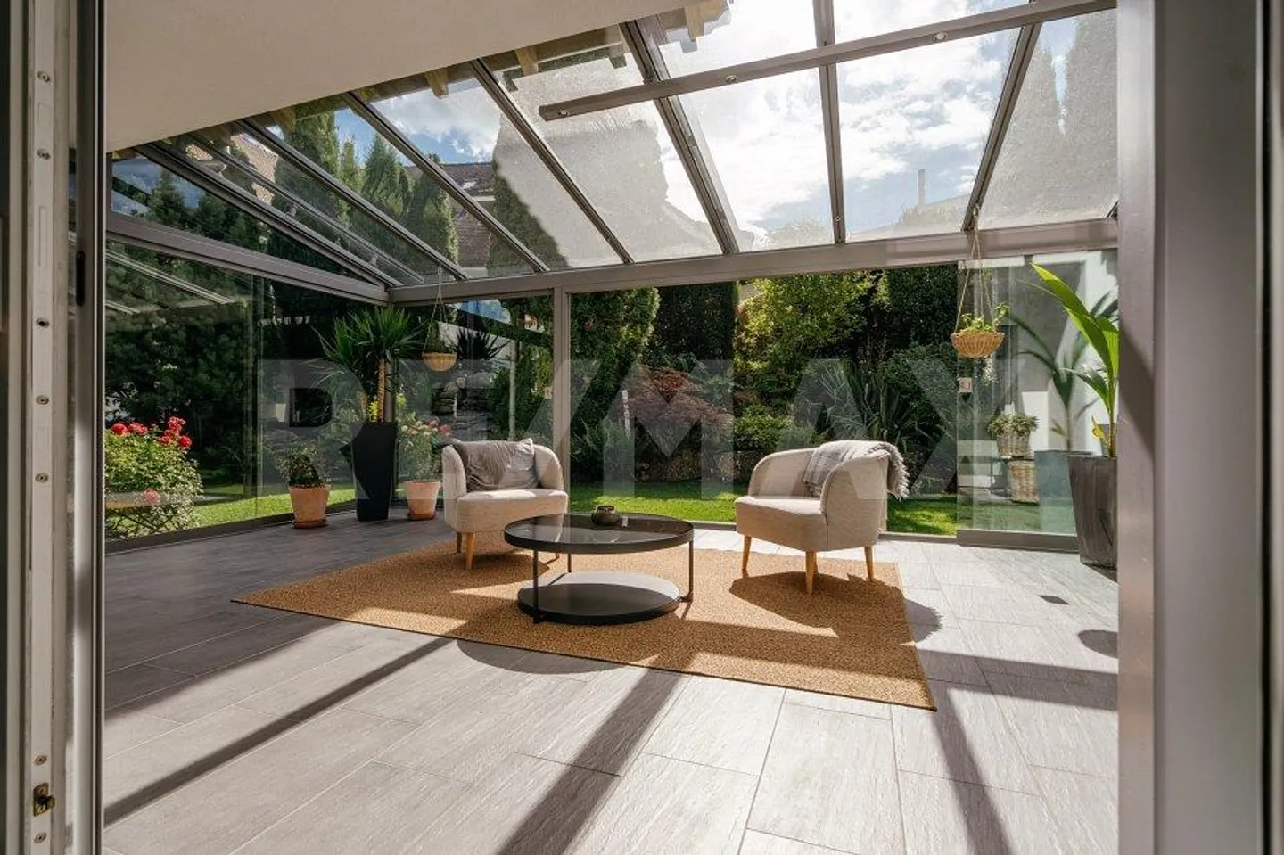 Où la lumière et le panorama façonnent les espaces : Maison individuelle au Heitersberg - Photo 5 sur 13
