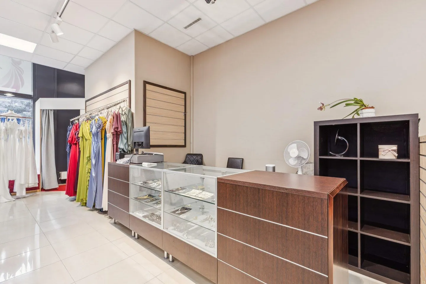 Spazio industriale elegante nell'ACCU! - Foto 4 di 8