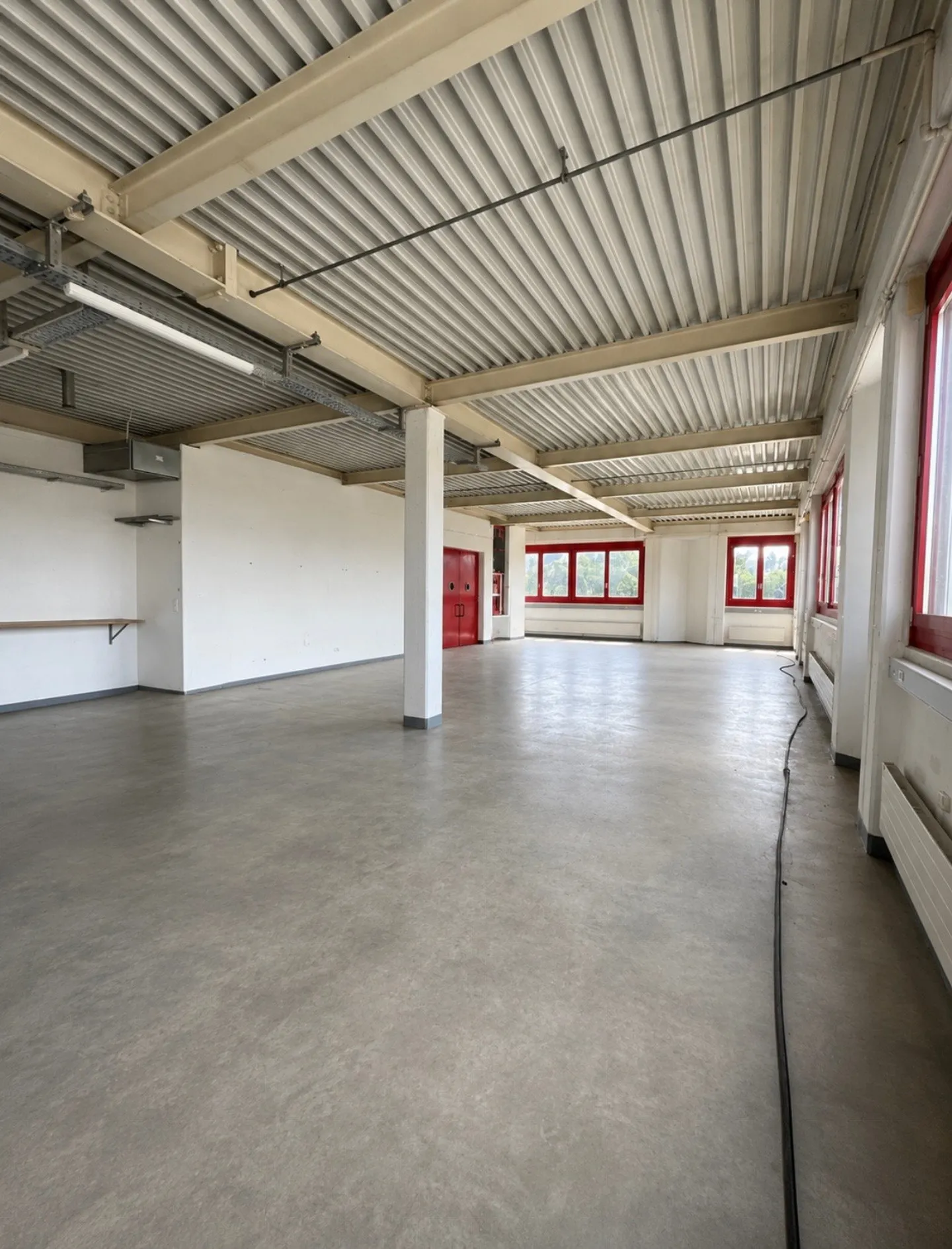 Large commercial space seeks creative pop-up businesses - Photo 1 of 8