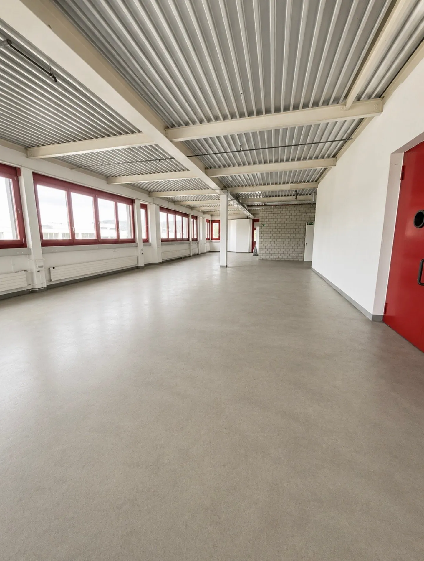 Large commercial space seeks creative pop-up businesses - Photo 2 of 8