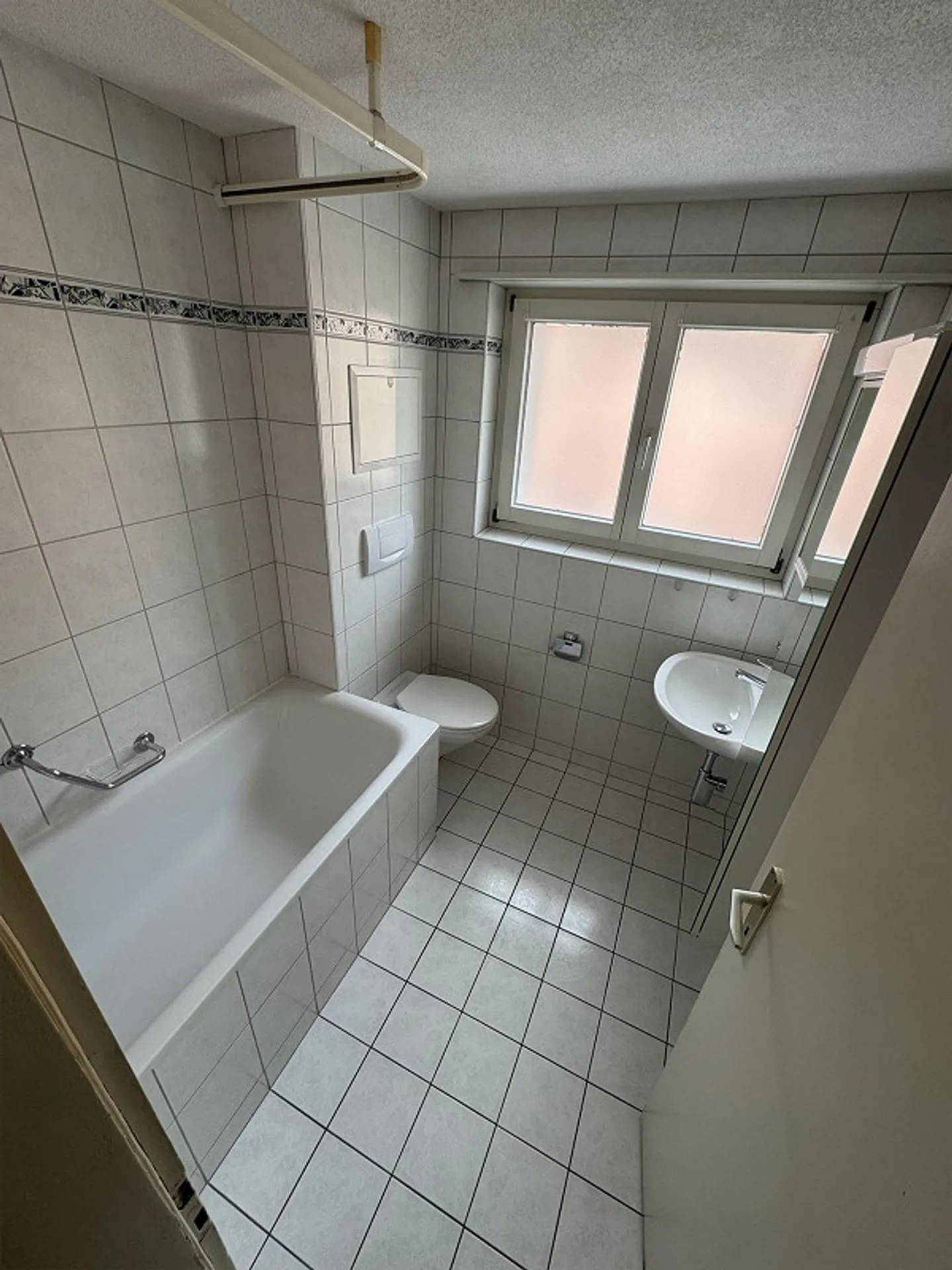 5-Room Apartment - Photo 2 of 10