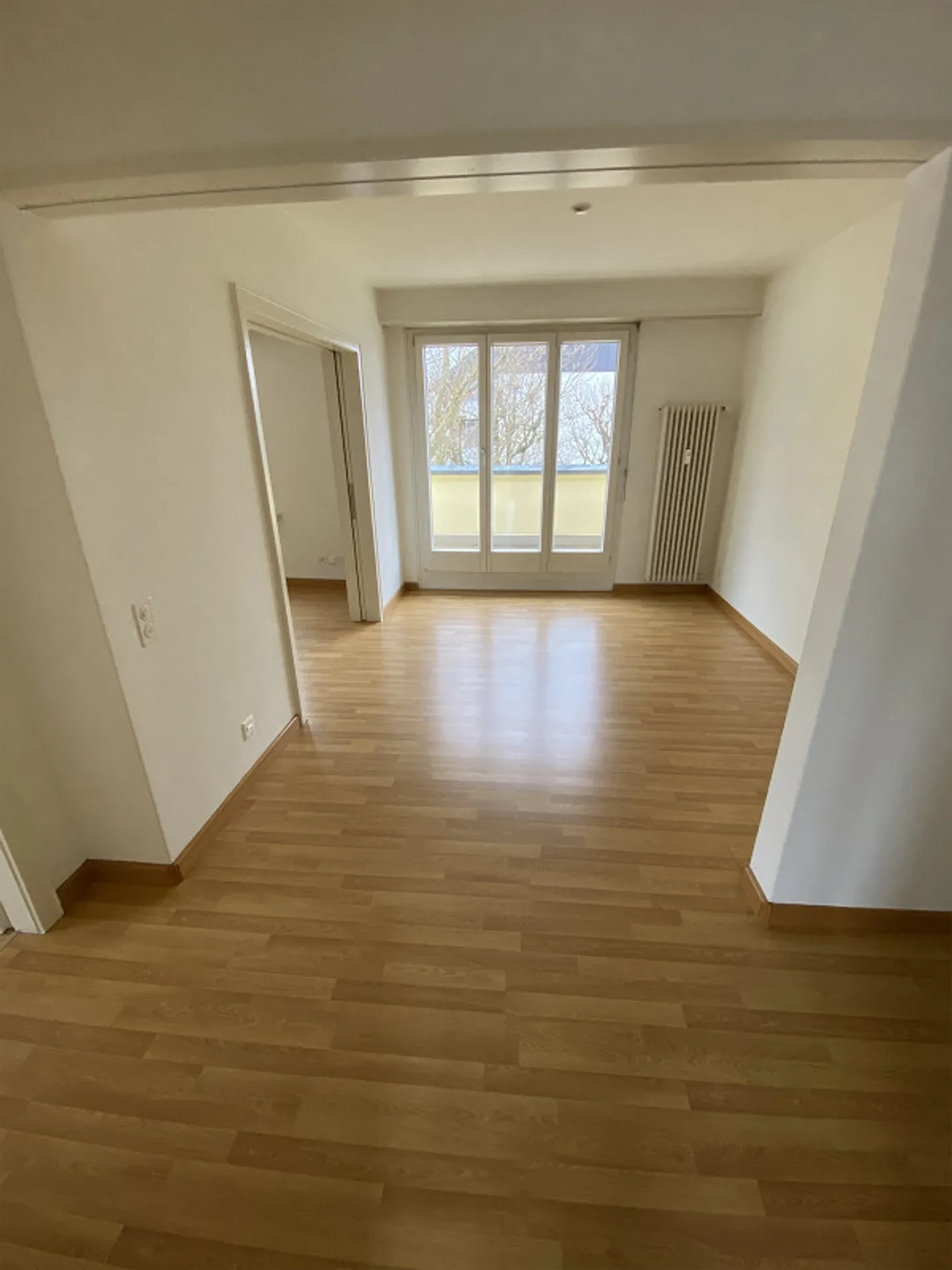 Appartamento Attico 3 1/2 Z' al 2° piano con balcone - Foto 3 di 12