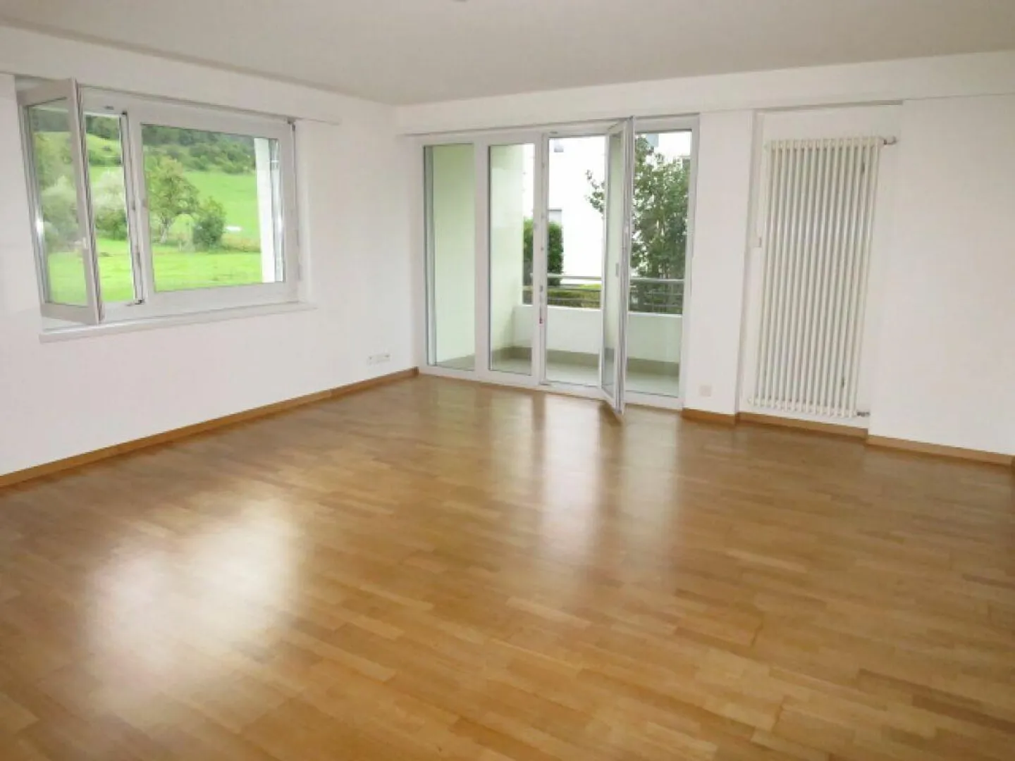 Appartement de 4 pièces au rez-de-chaussée surélevé dans un emplacement calme à Männedorf - Photo 2 sur 10