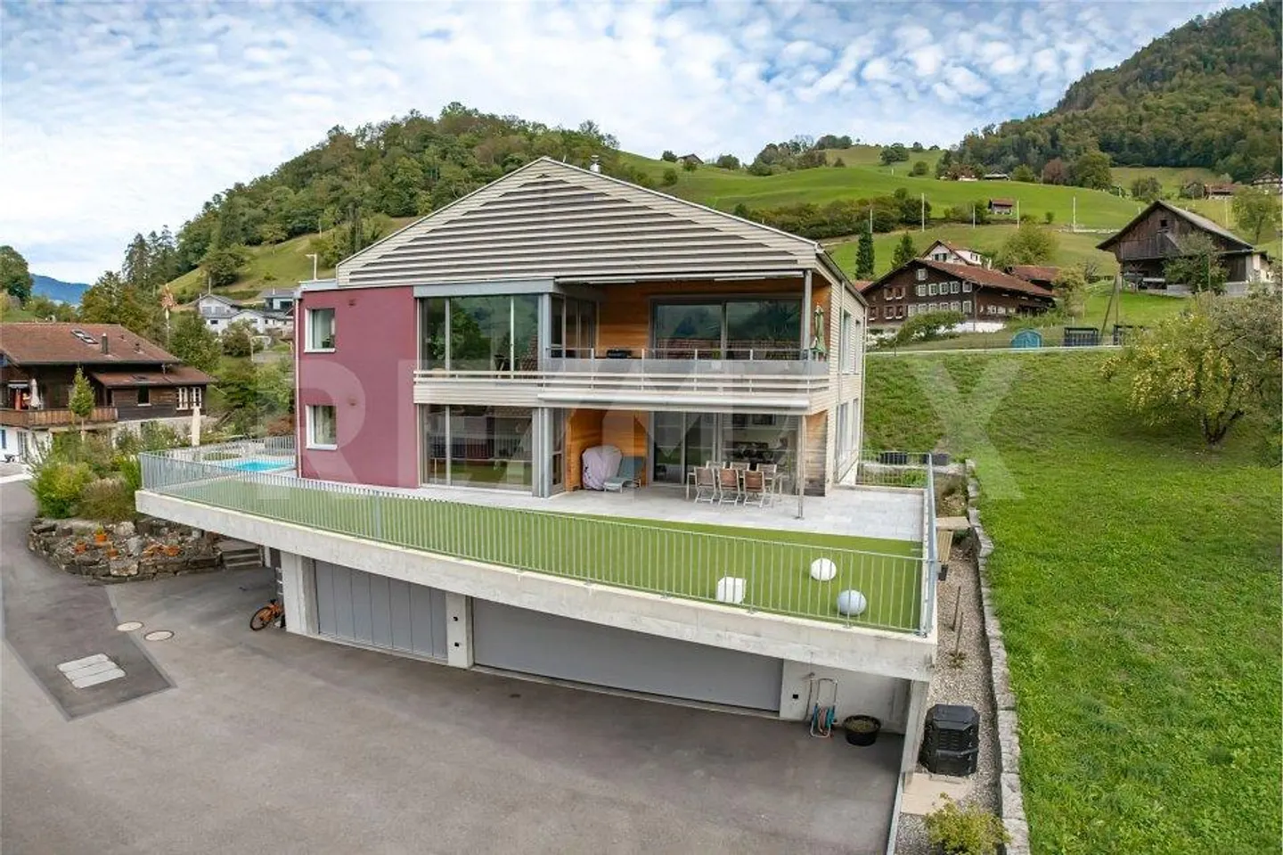 Condominio esclusivo con potenziale - Foto 3 di 13
