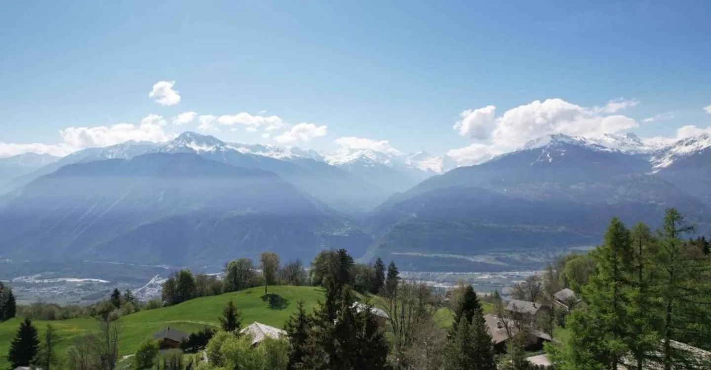 RARE - WUNDERSCHÖNES CHALET MIT 5 SCHLAFZIMMERN UND PANORAMABLICK - Foto 1 von 9