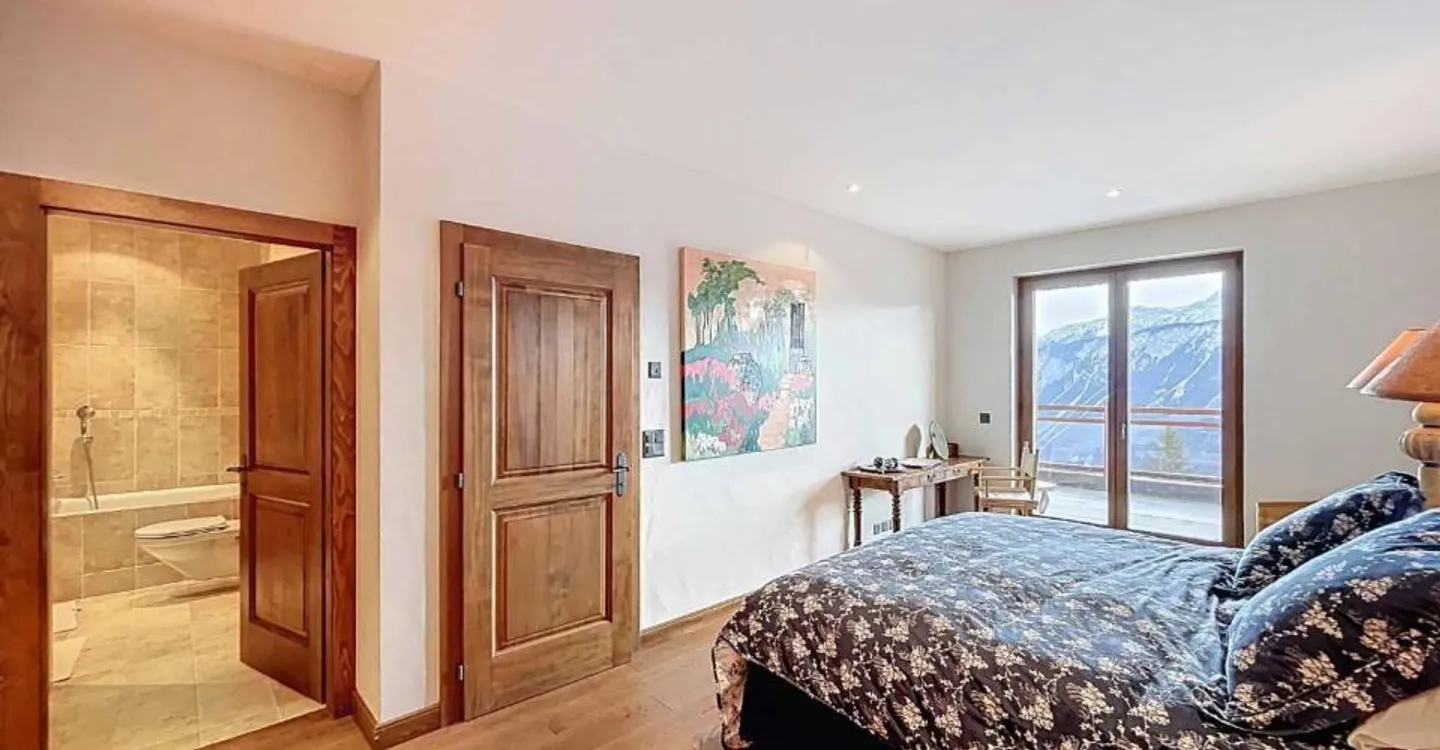 RARE - WUNDERSCHÖNES CHALET MIT 5 SCHLAFZIMMERN UND PANORAMABLICK - Foto 6 von 9