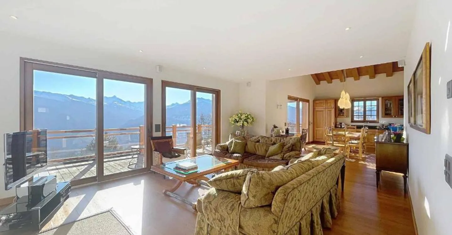 RARE - WUNDERSCHÖNES CHALET MIT 5 SCHLAFZIMMERN UND PANORAMABLICK - Foto 3 von 9