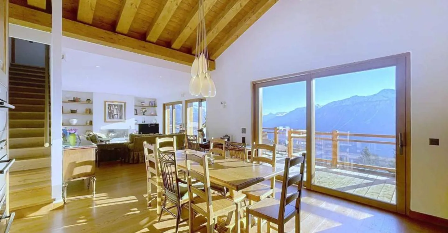 RARE - WUNDERSCHÖNES CHALET MIT 5 SCHLAFZIMMERN UND PANORAMABLICK - Foto 4 von 9