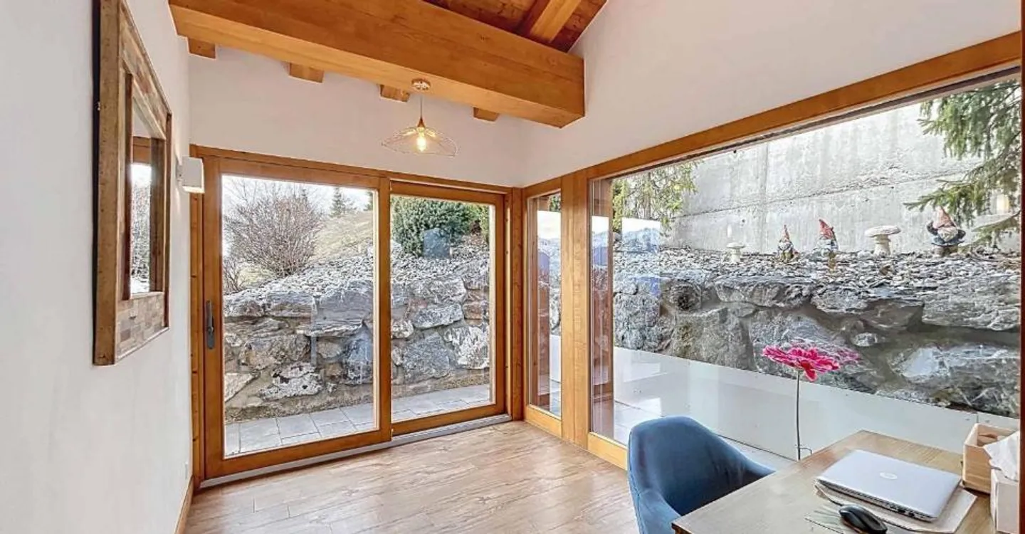 RARE - WUNDERSCHÖNES CHALET MIT 5 SCHLAFZIMMERN UND PANORAMABLICK - Foto 9 von 9