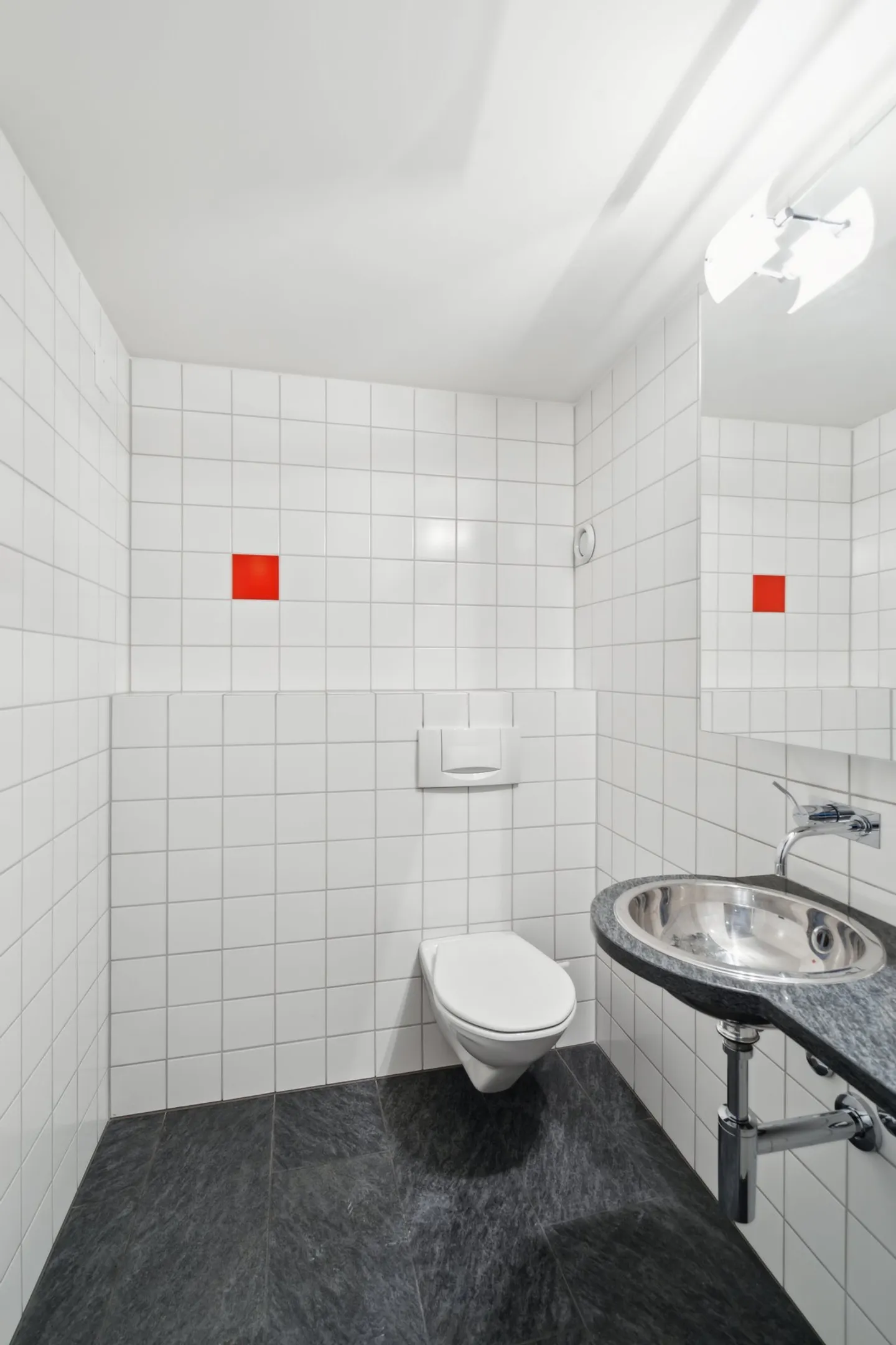 Spazi per pratiche versatili in una posizione frequentata! - Foto 3 di 13