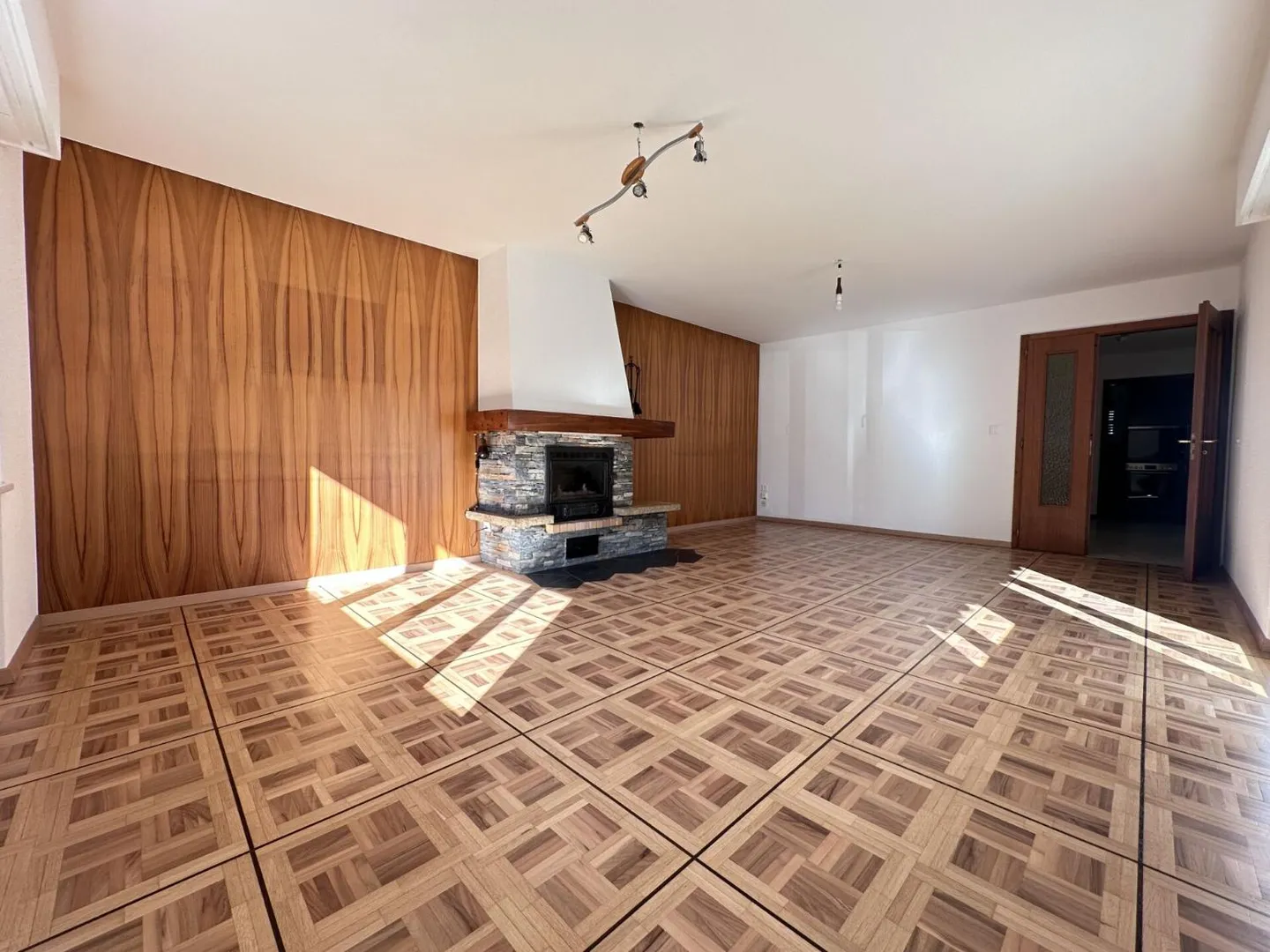 Einfamilienhaus mit Möglichkeit zur selbständigen Tätigkeit und großer Terrasse - Foto 5 von 13