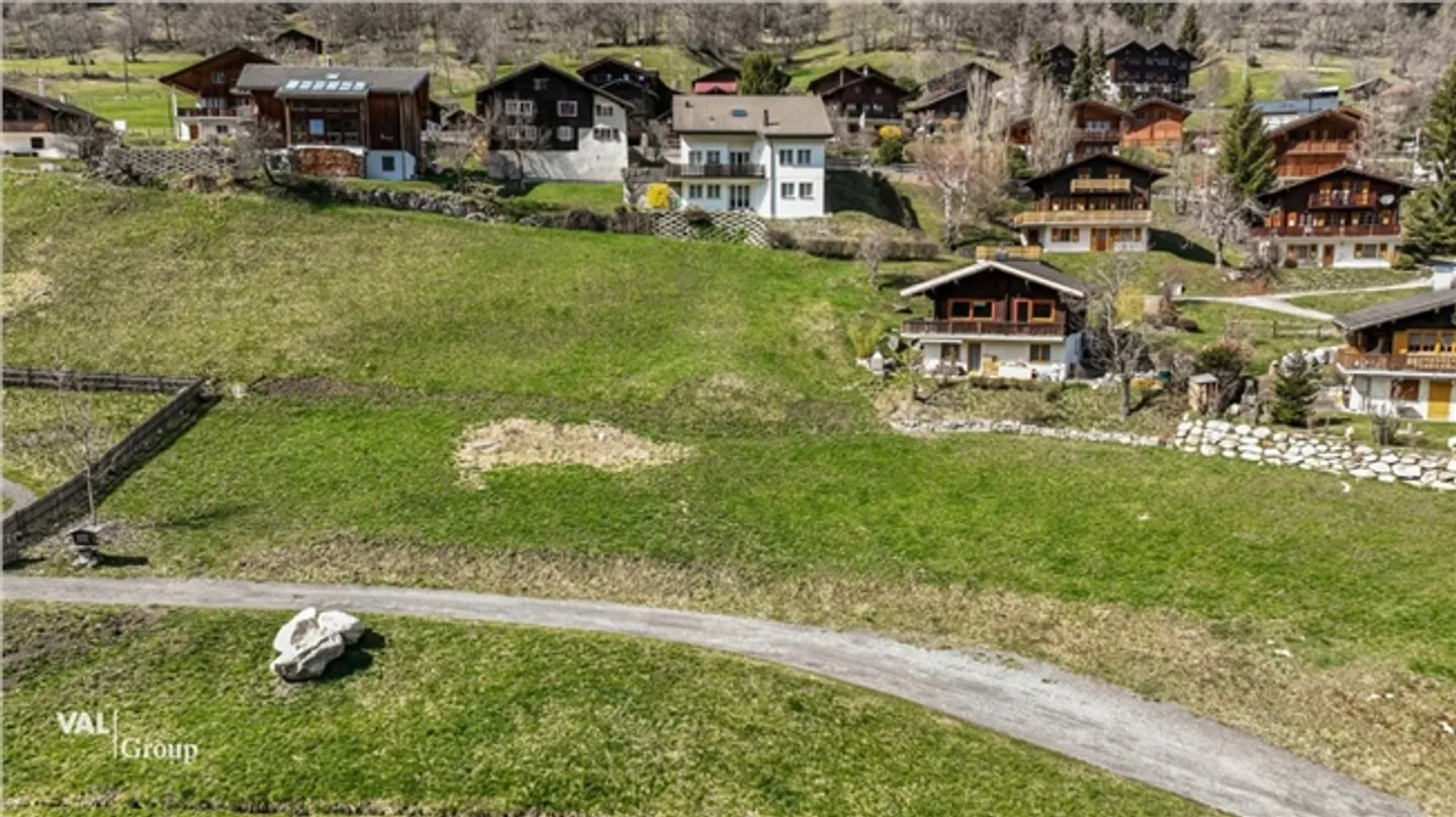 Attractive building land with great potential in a preferred, family-friendly location - Photo 1 of 5
