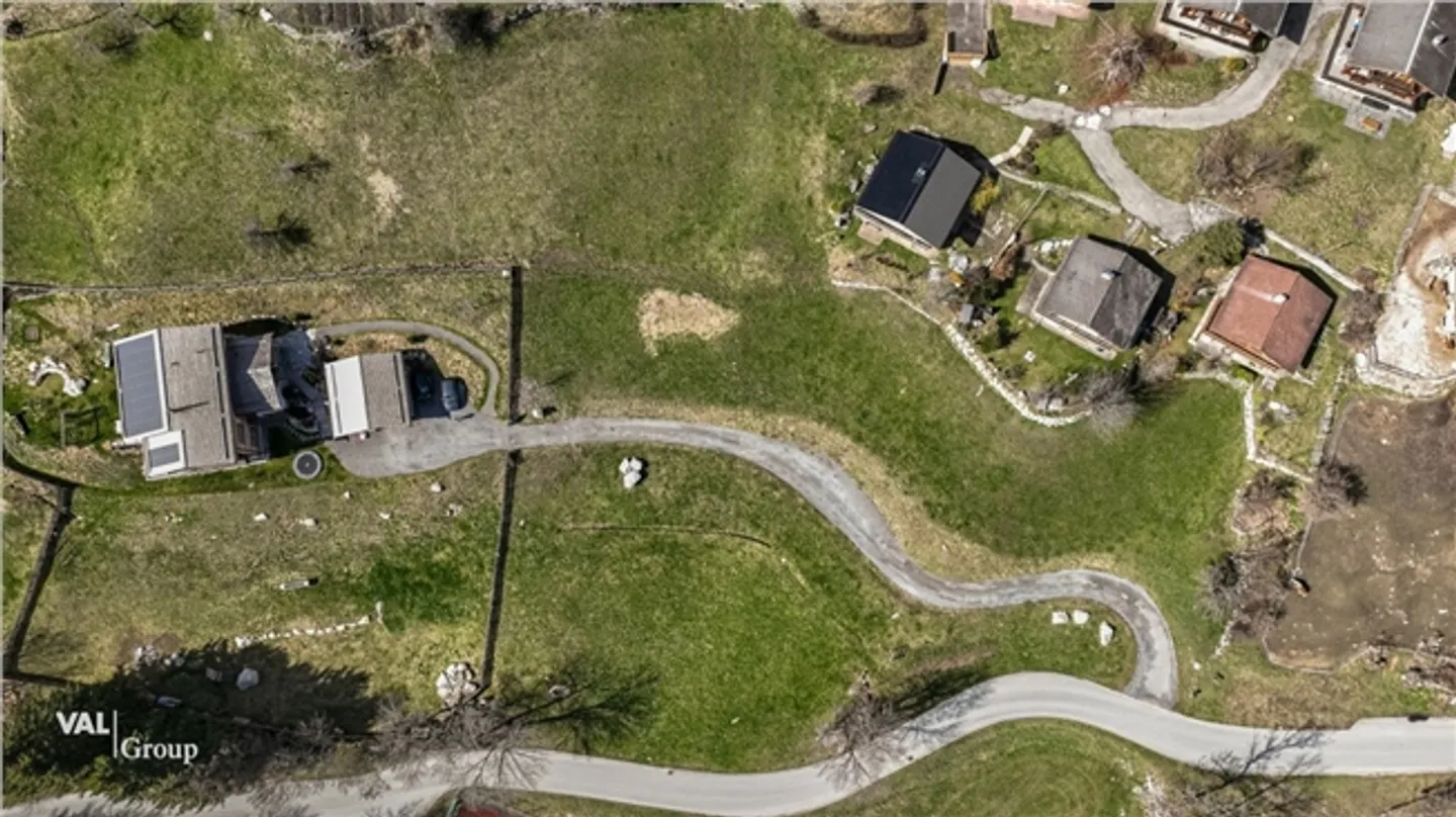 Attractive building land with great potential in a preferred, family-friendly location - Photo 2 of 5