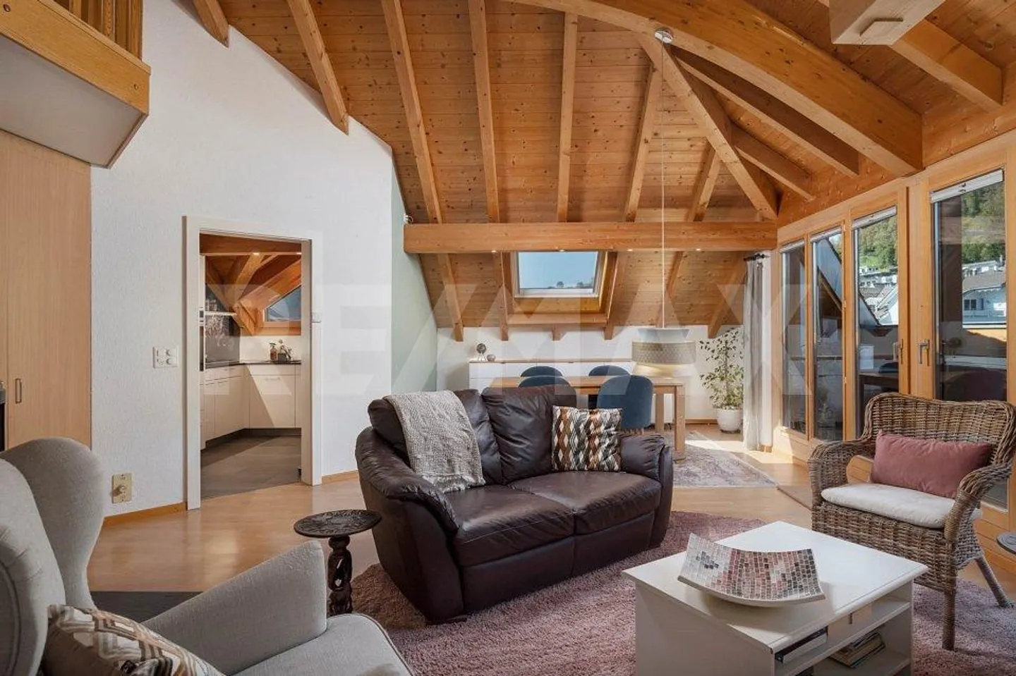 Special living experience in the middle of Tuggen! Large 3.5-room penthouse... - Photo 2 of 13