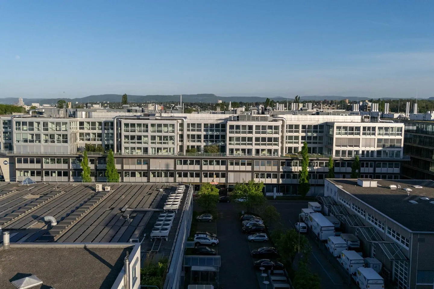 Modernes Gewerbegebiet in Allschwil - Foto 2 von 6