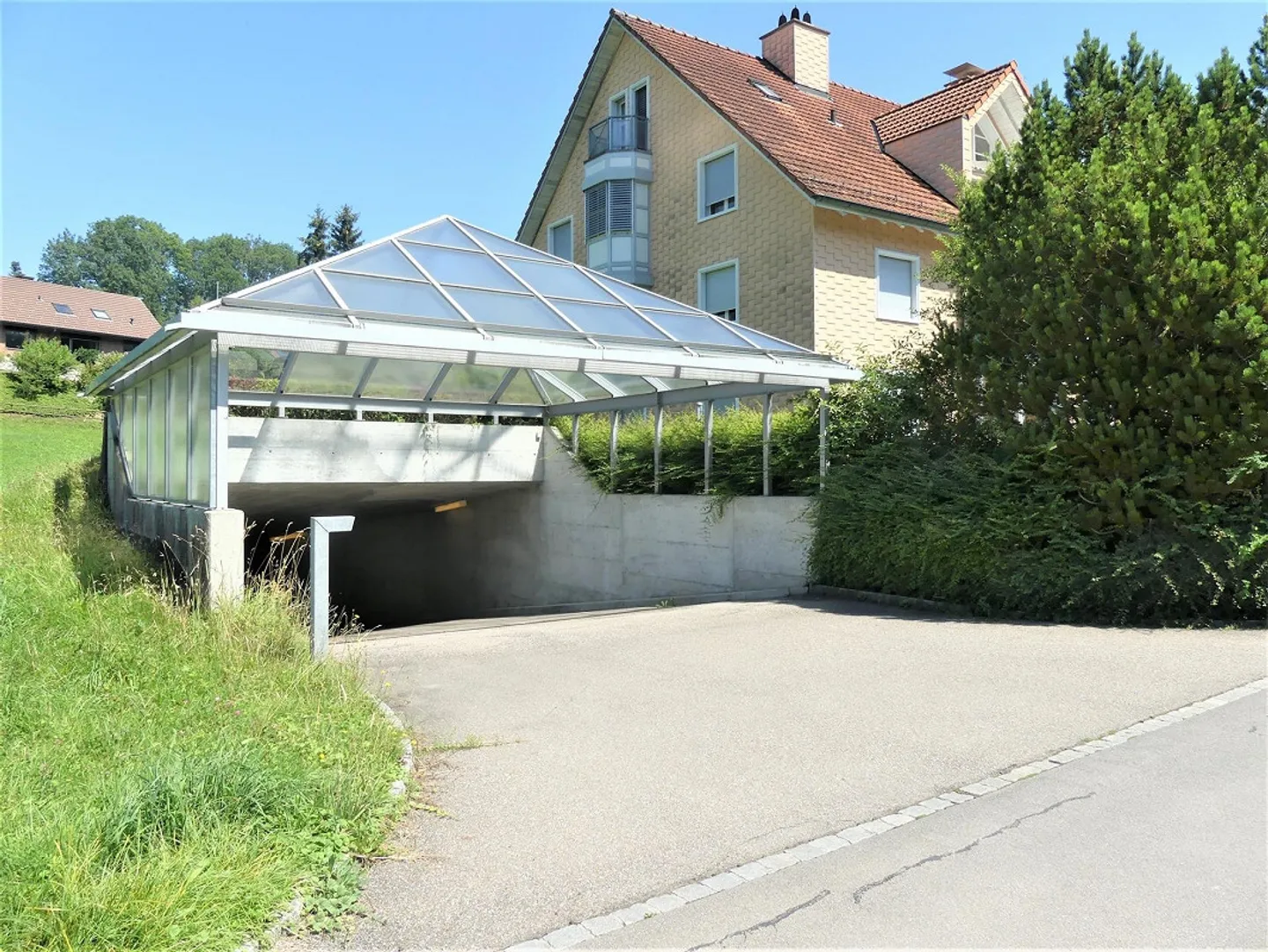 Underground parking space in the west of the city - Photo 1 of 2
