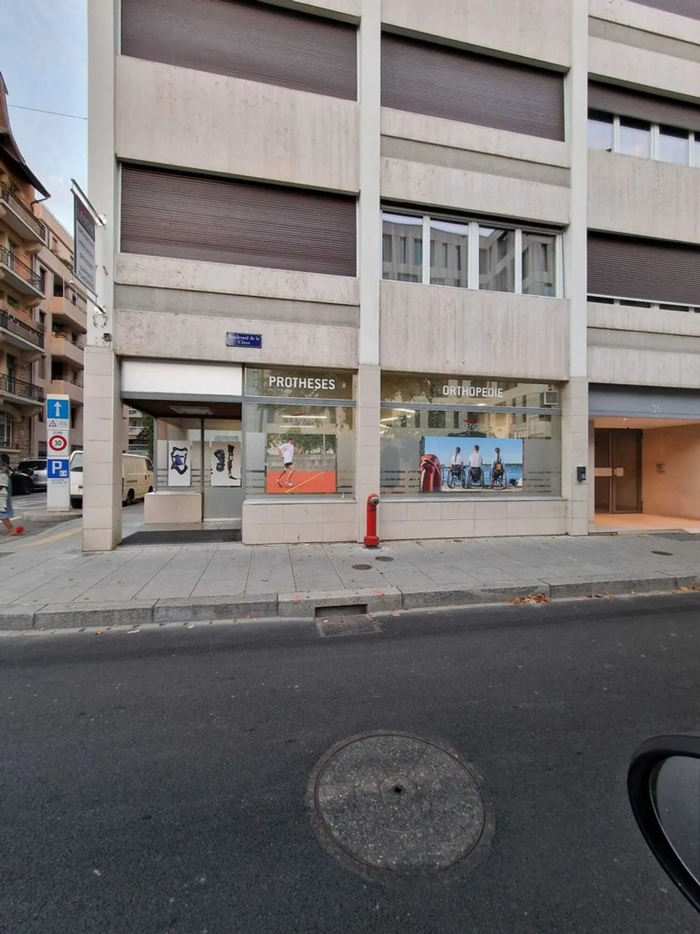 Arcade for rent of approximately 120m2 - Hospital District - Photo 2 of 3