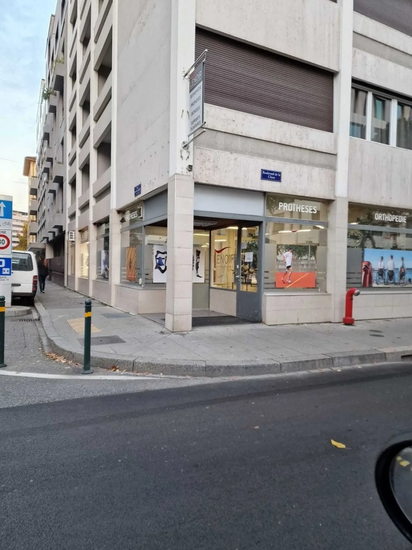 Arcade for rent of approximately 120m2 - Hospital District - Photo 1 of 3