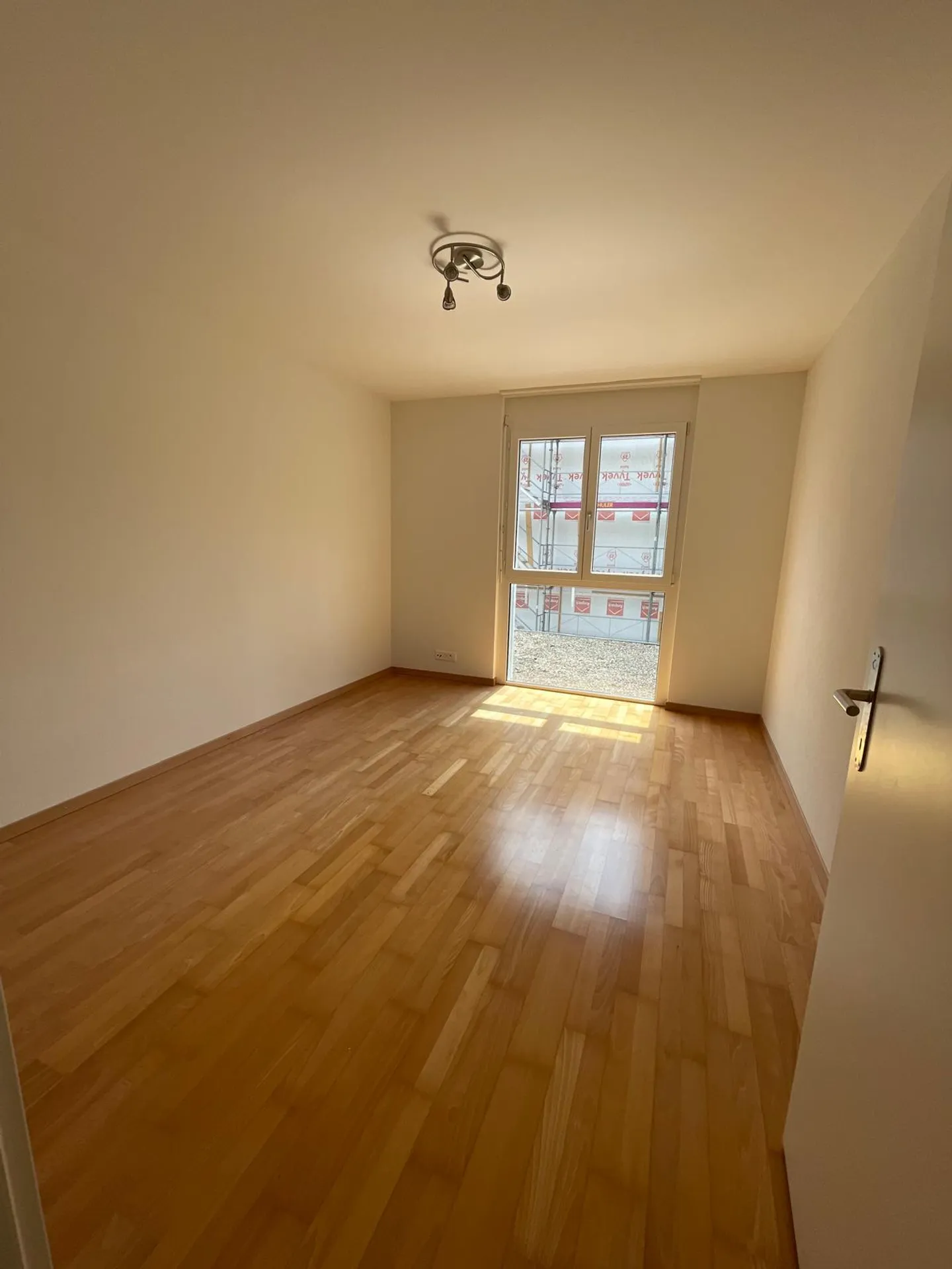 Charming 5.5-Room Semi-Detached House in Weggis with Lake View - Photo 8 of 18