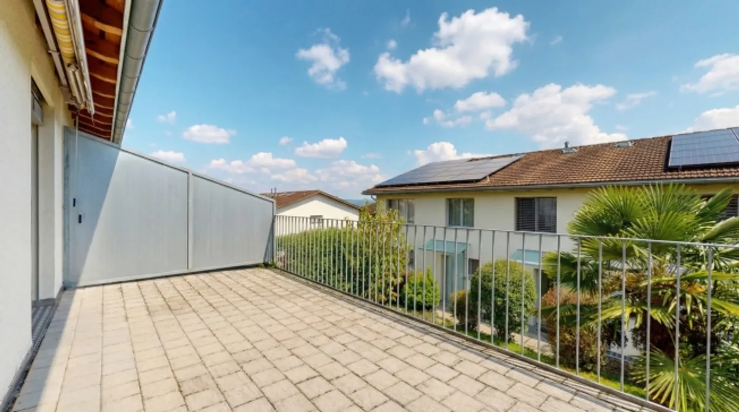 Casa bifamiliare di 6,5 stanze in posizione tranquilla - Foto 3 di 10