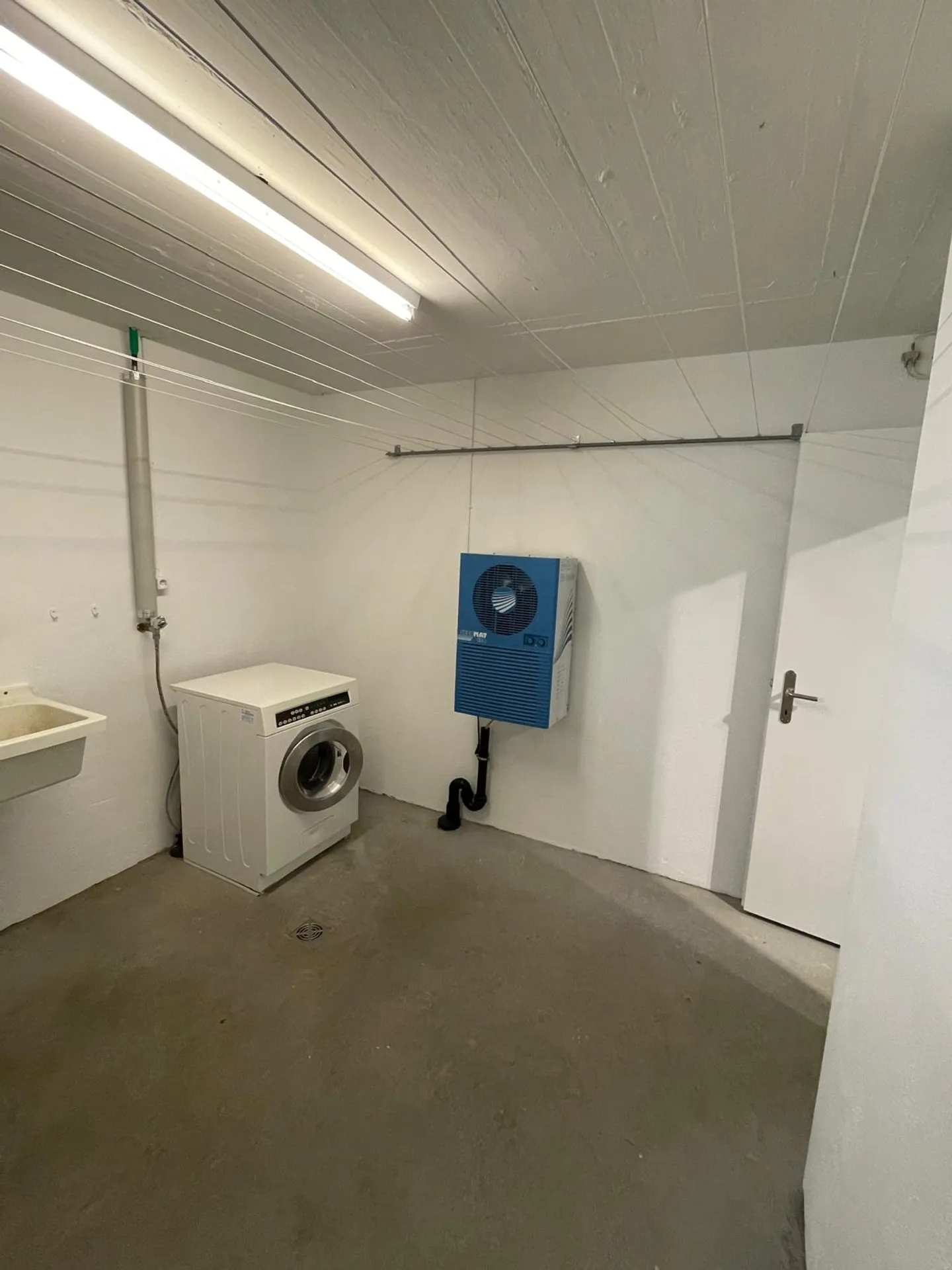 Charming 5.5-Room Semi-Detached House in Weggis with Lake View - Photo 15 of 18