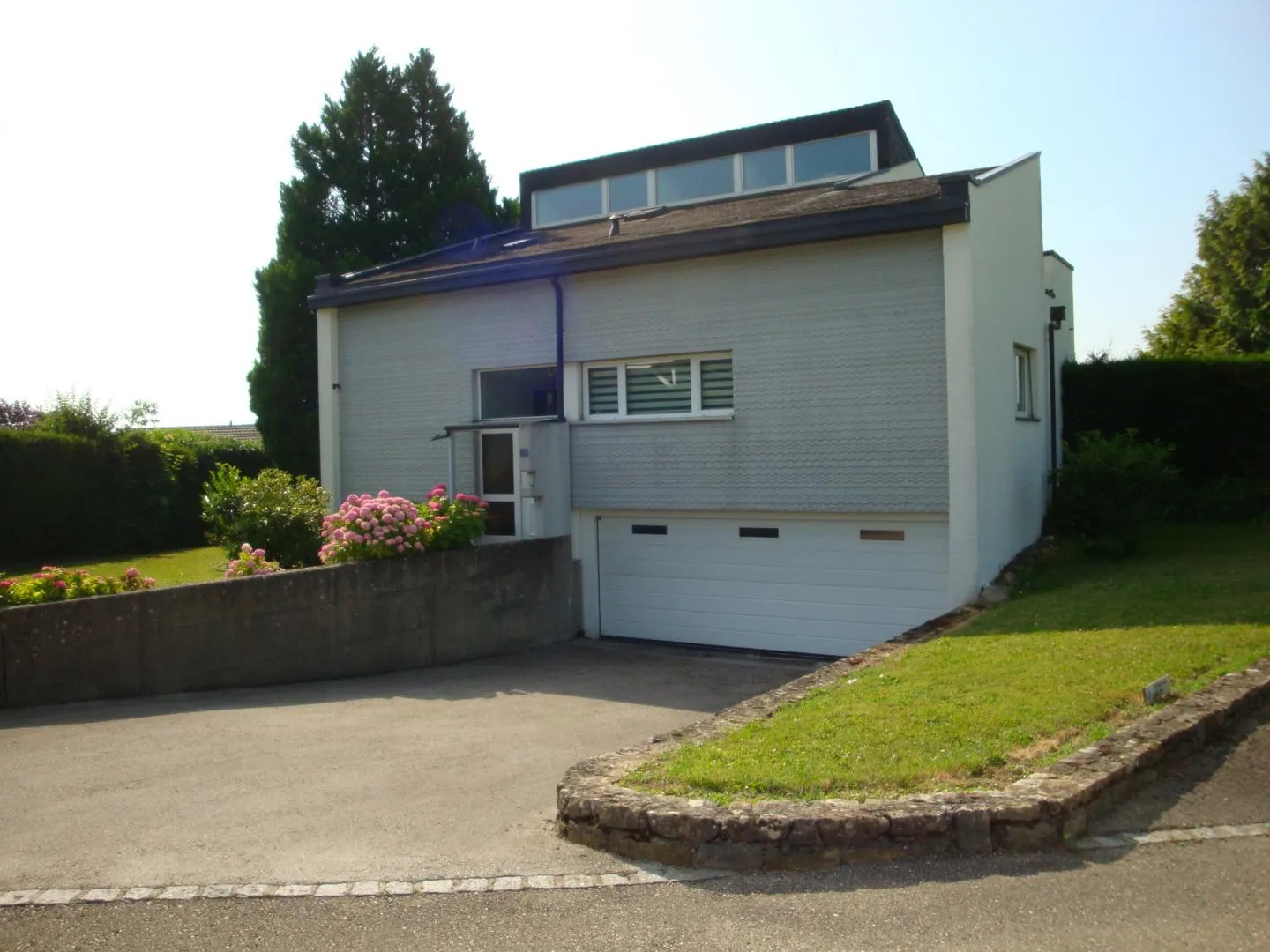 Villa - Photo 2 of 5