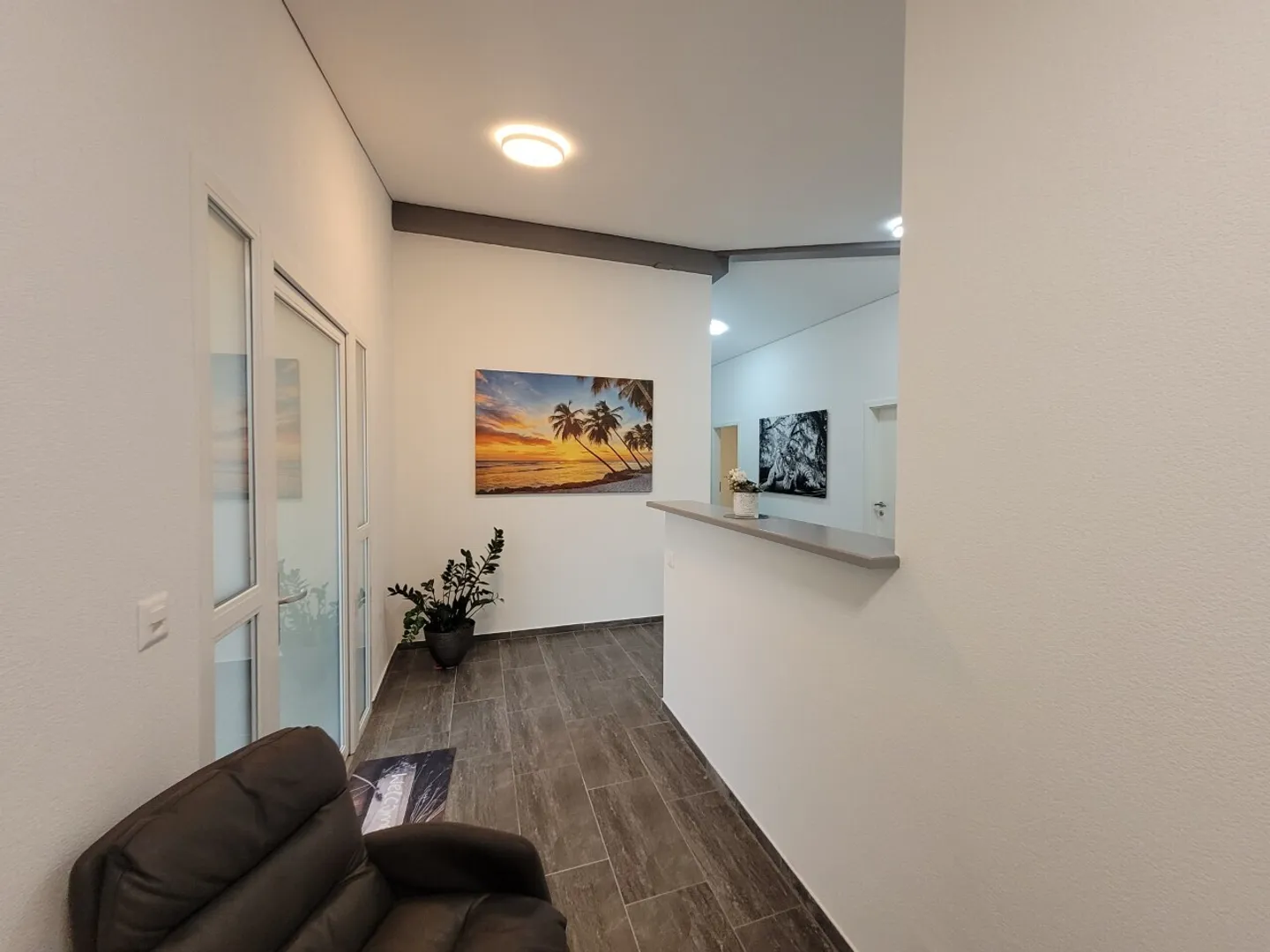 LA TOUR-DE-TRÊME / 13 m2 Lokal - Foto 2 von 5