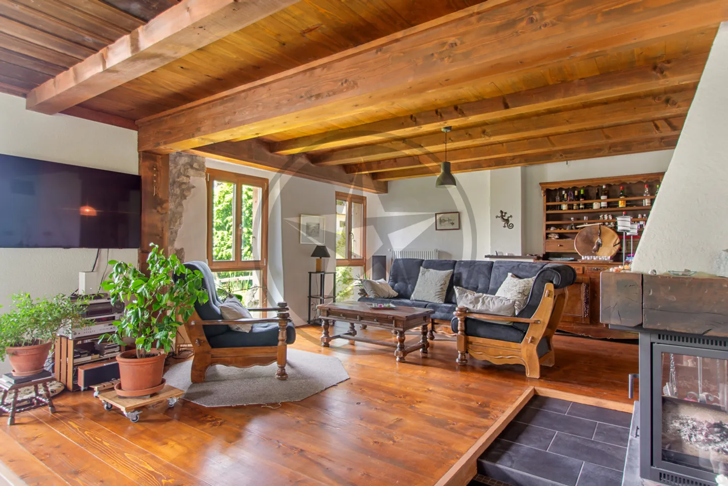 Ferme en rangée rénovée avec appartements, grange et terrain à bâtir - Photo 2 sur 13