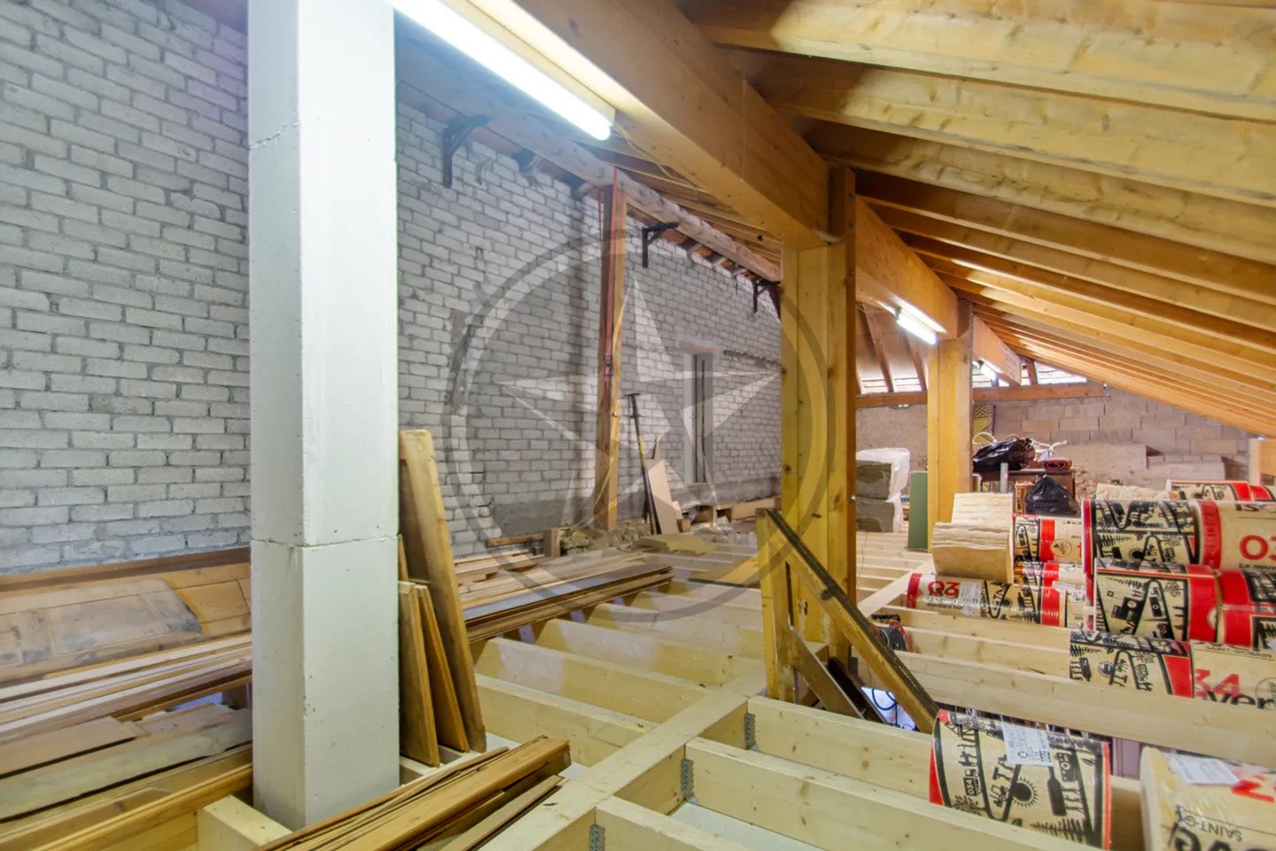 Ferme en rangée rénovée avec appartements, grange et terrain à bâtir - Photo 10 sur 13