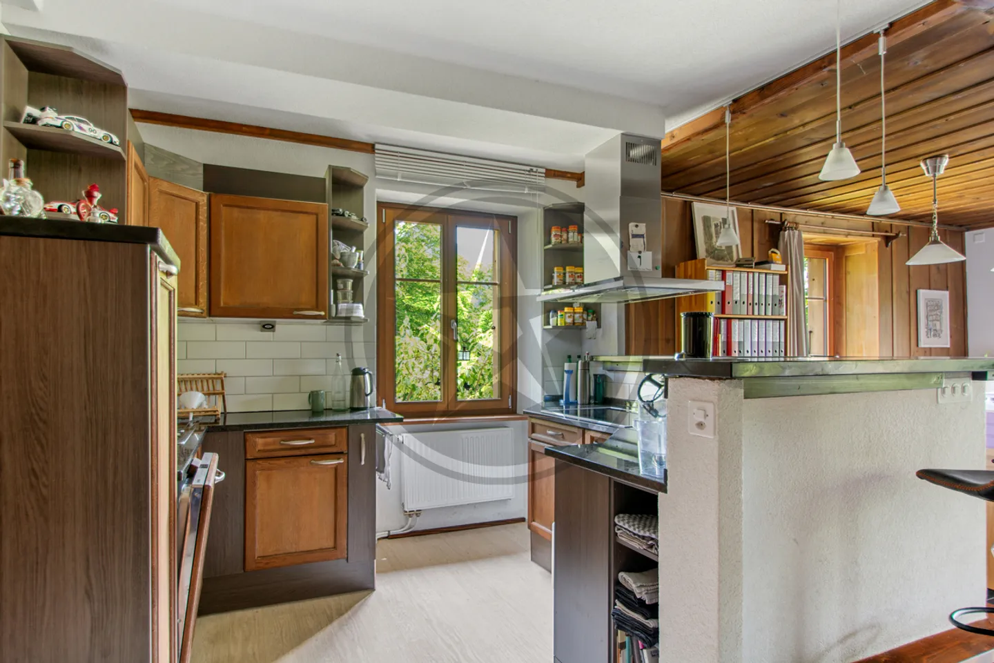 Ferme en rangée rénovée avec appartements, grange et terrain à bâtir - Photo 4 sur 13