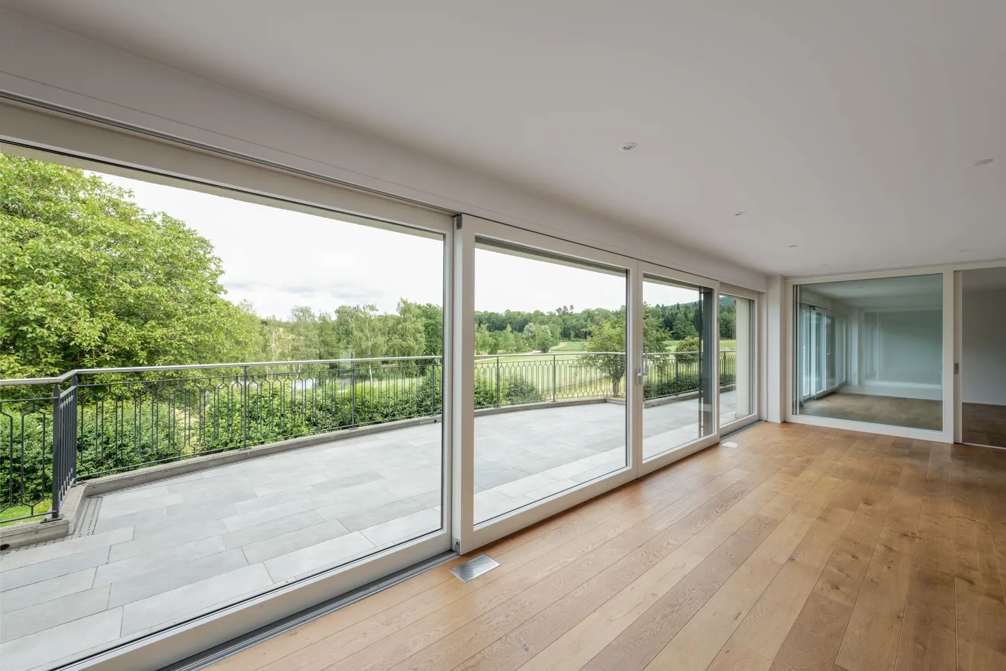 Appartamento con terrazza di 370 m2 nel verde - Foto 1 di 18