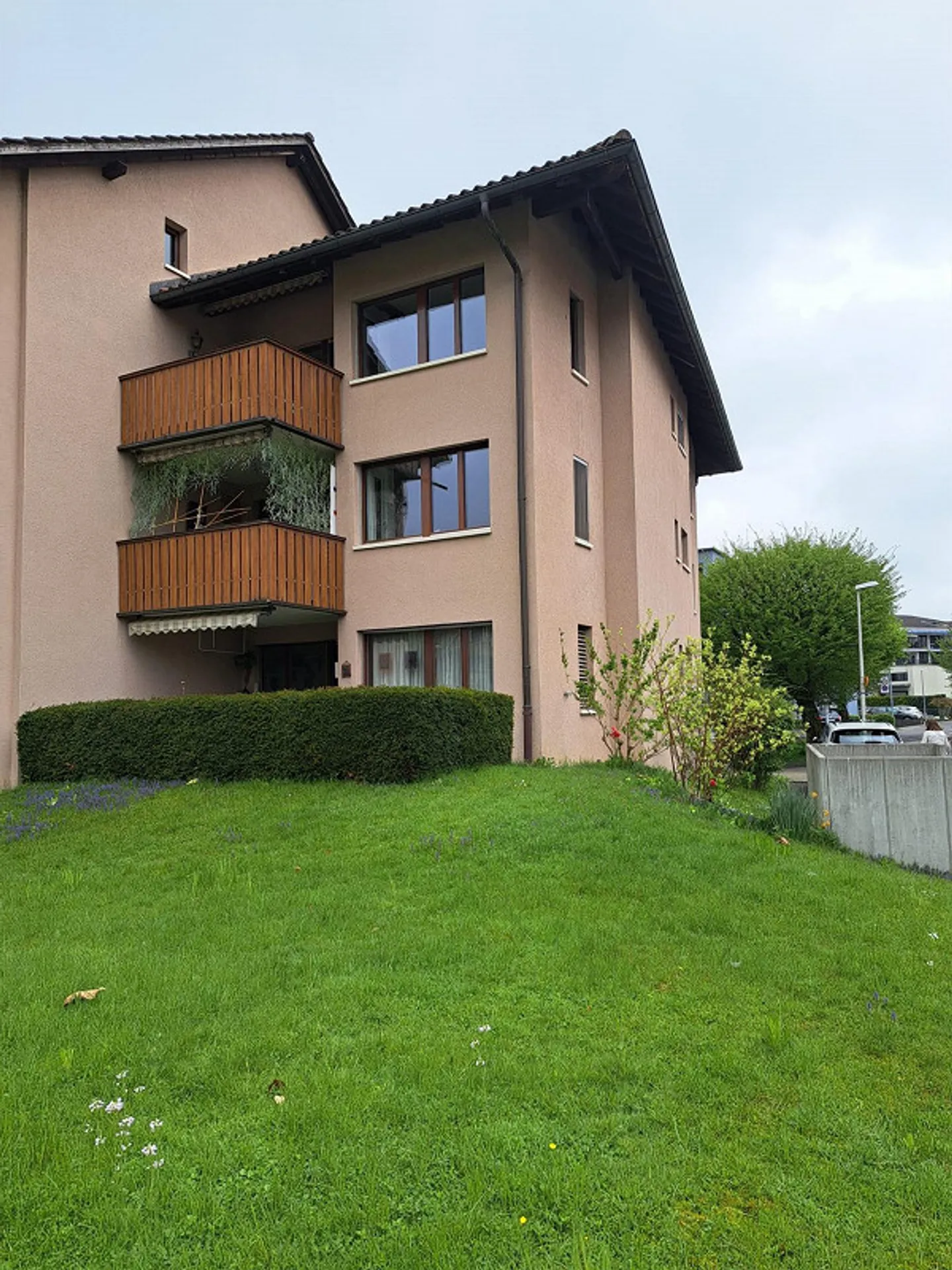 Appartamento attraente di 3,5 stanze - Necessita di ristrutturazione - Foto 4 di 5