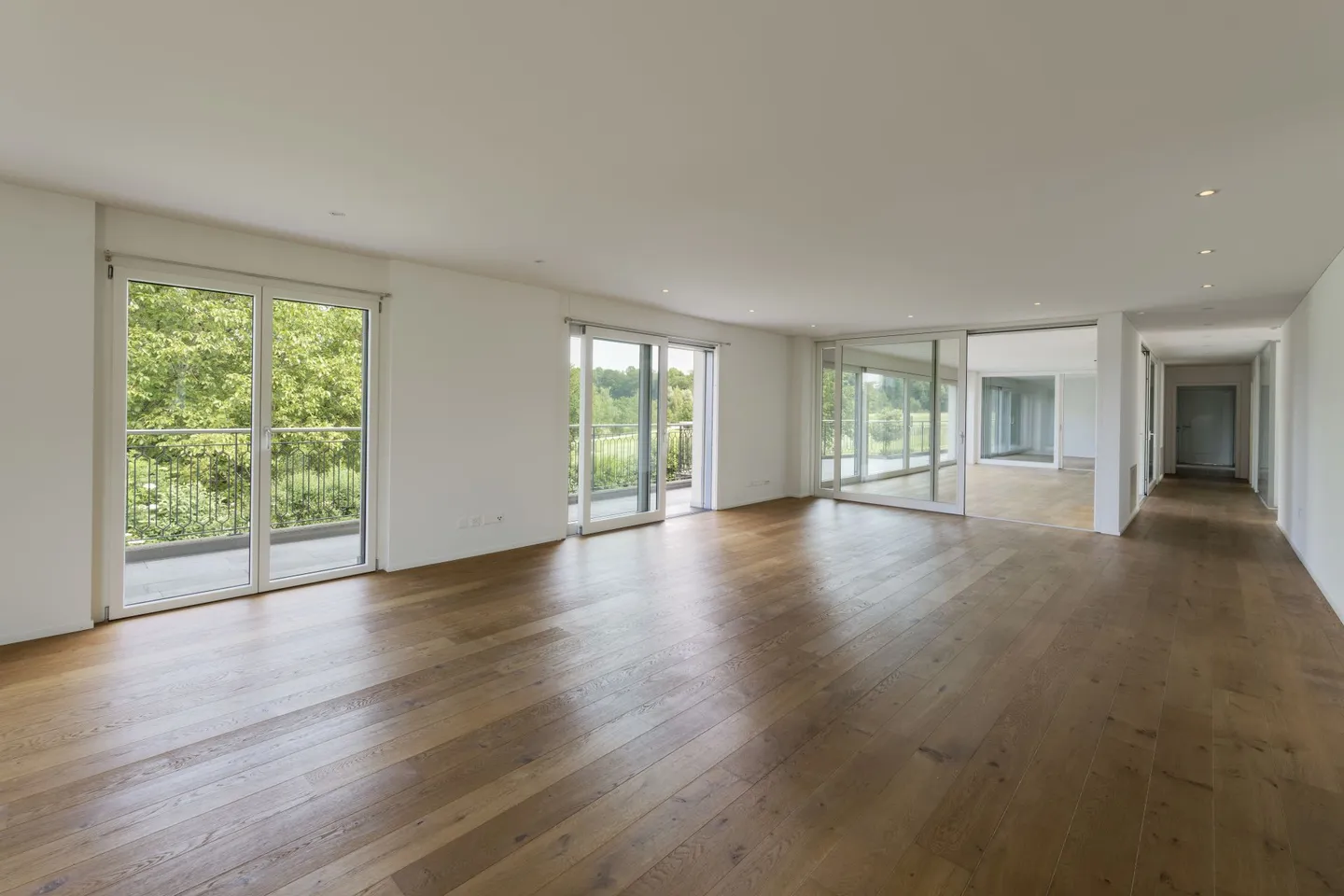 Appartamento con terrazza di 370 m2 nel verde - Foto 2 di 18